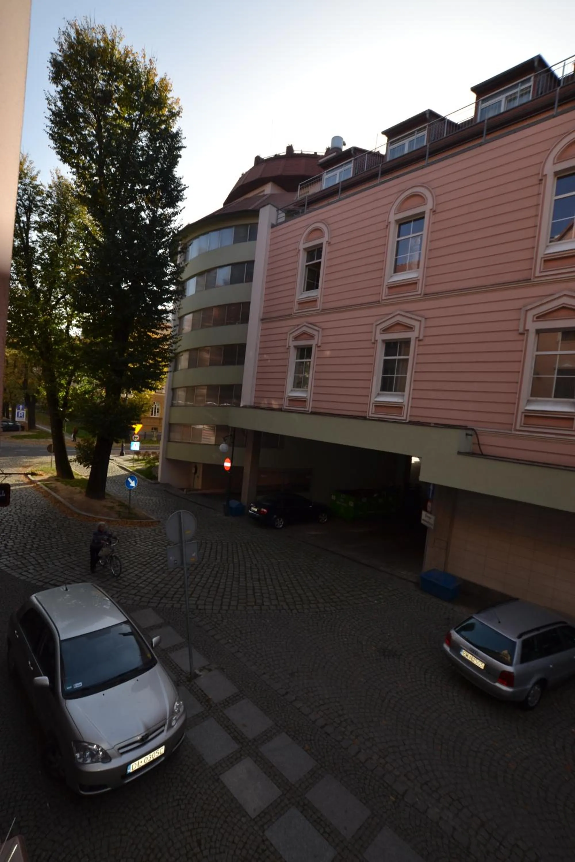 Restaurant/places to eat in SleepWell Apartments