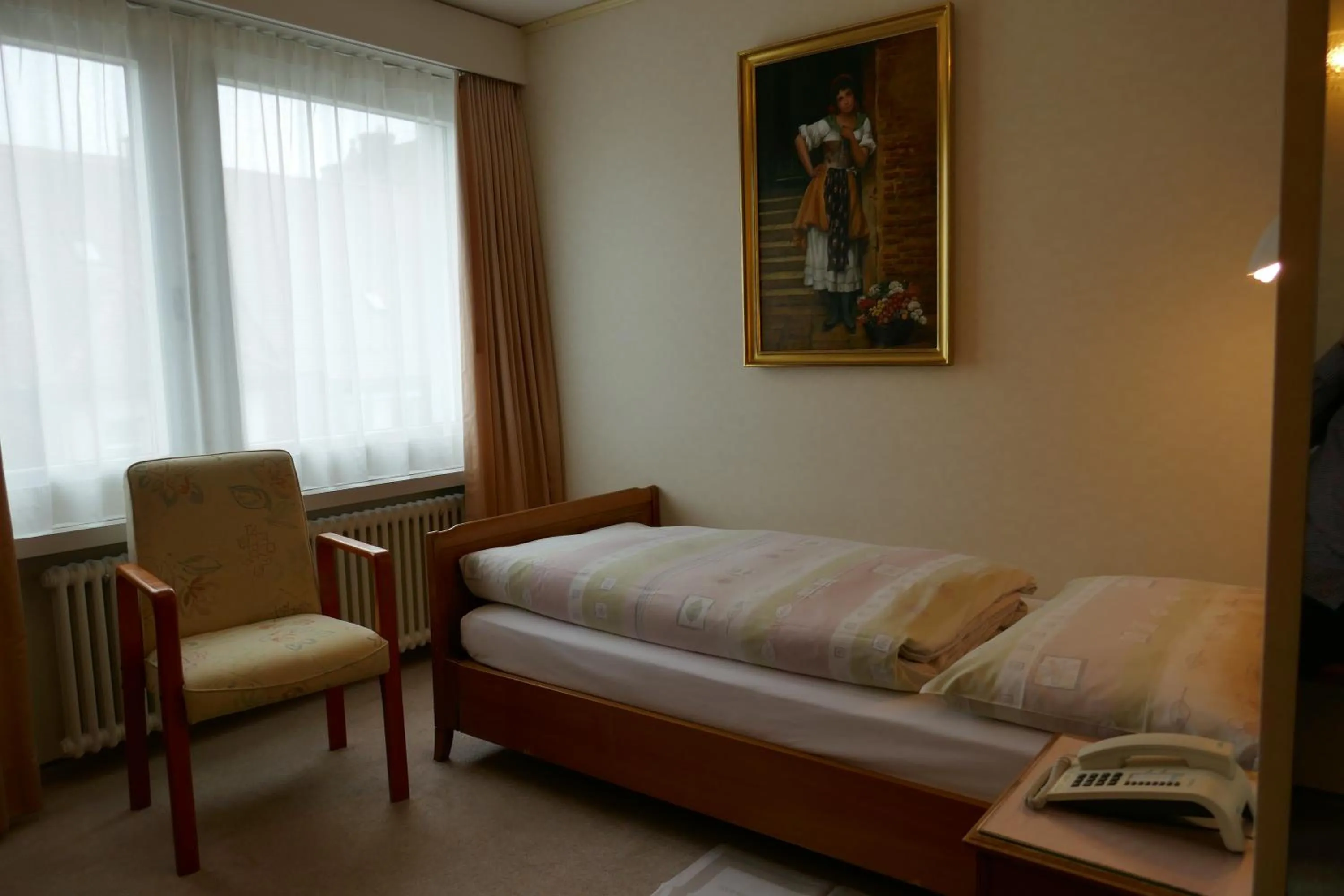 Photo of the whole room, Bed in Hotel Terminus Brugg