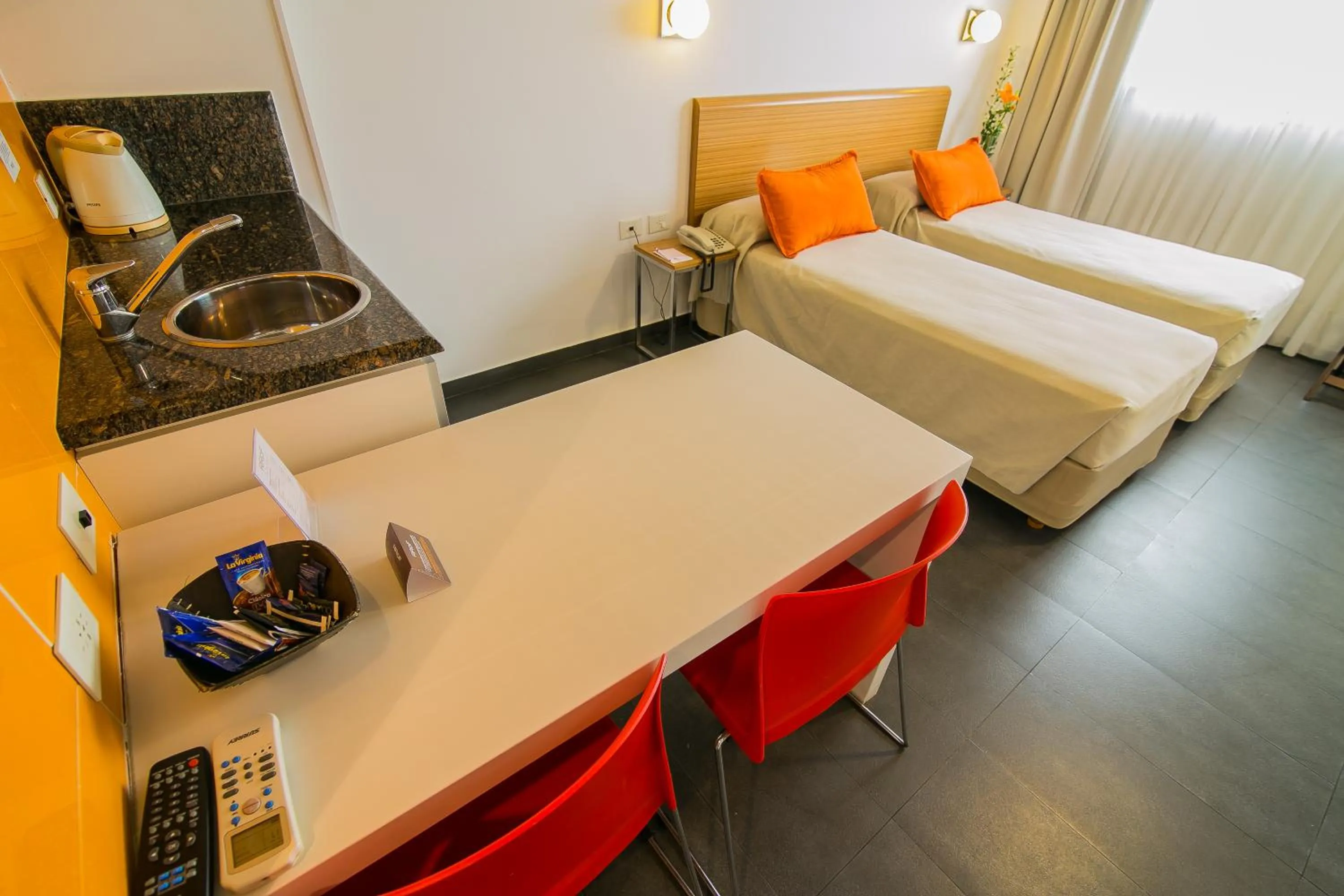 Photo of the whole room, Bed in Roberta Rosa De Fontana Suites