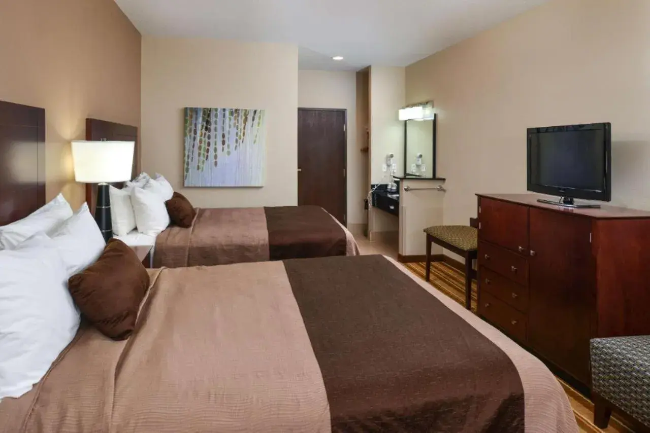 Quadruple Room with Two Queen Beds - Non Smoking/Pet Friendly in Old Mill Inn Quadruple Room with Two Queen Beds - Non Smoking/Pet Friendly in Old Mill Inn