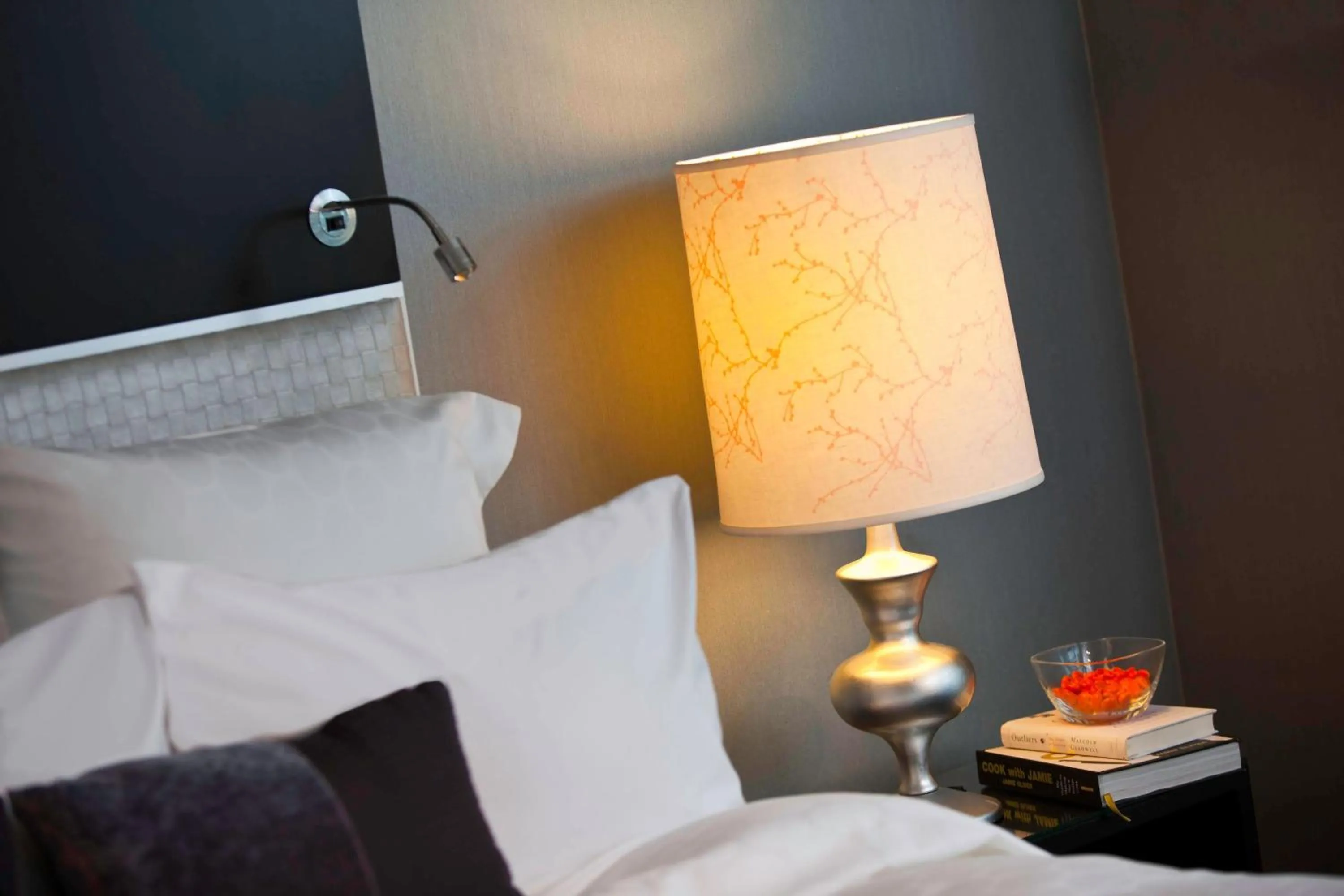 Photo of the whole room, Bed in Renaissance Arlington Capital View Hotel