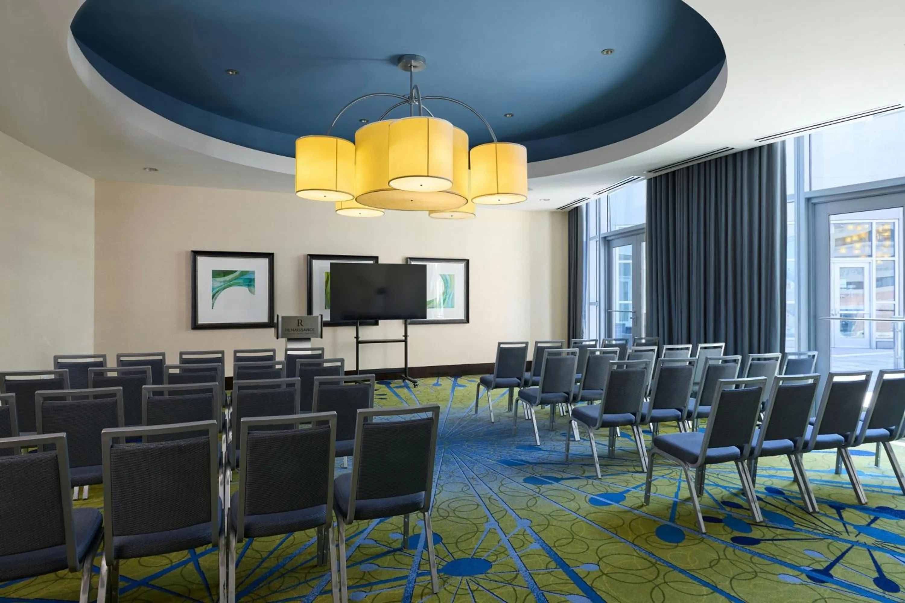 Meeting/conference room in Renaissance Arlington Capital View Hotel
