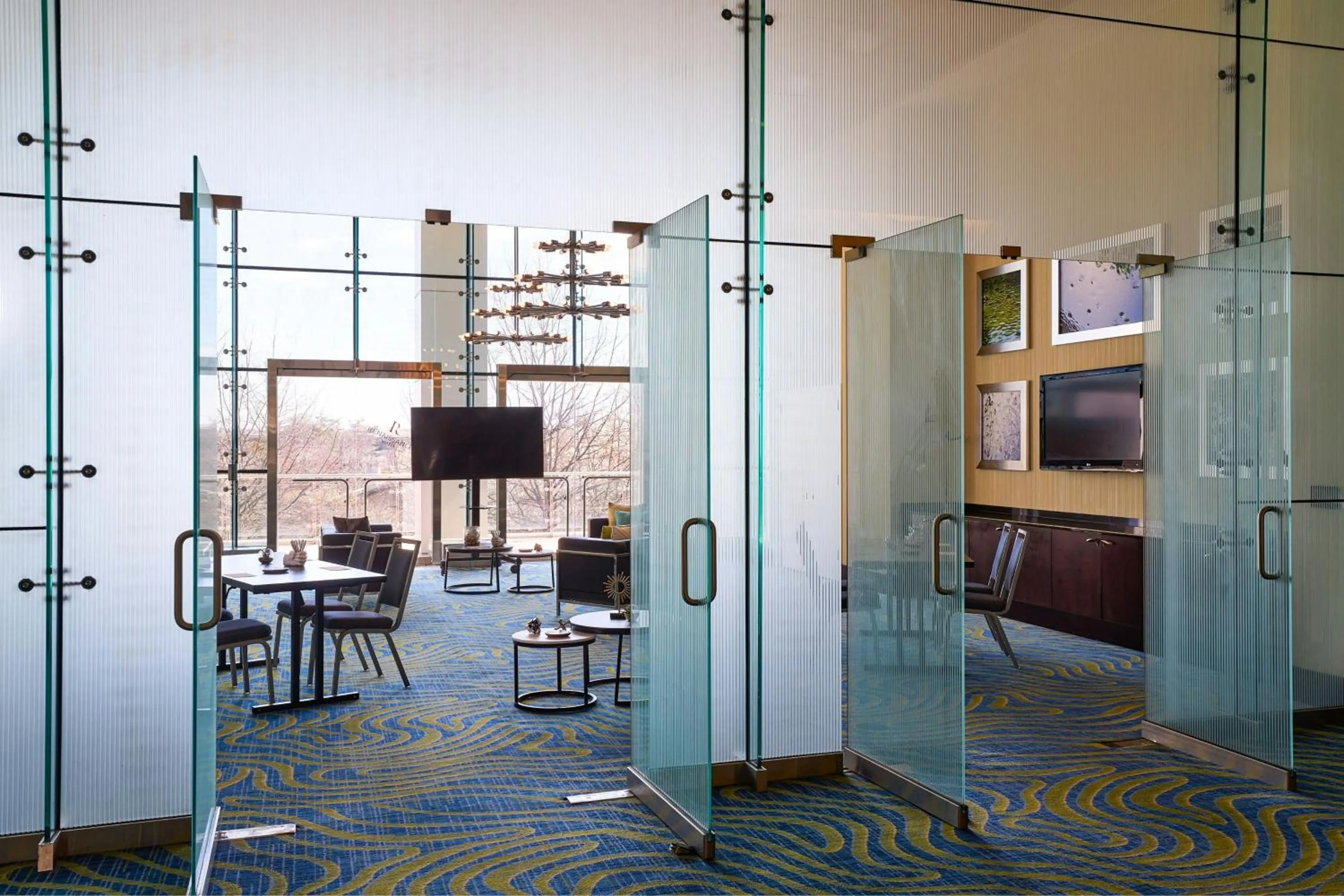 Meeting/conference room in Renaissance Arlington Capital View Hotel