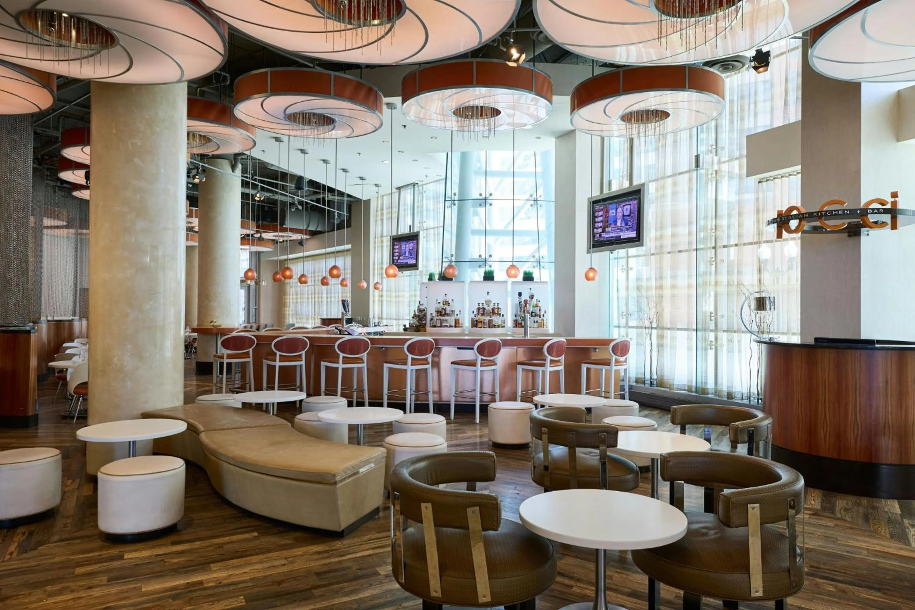 Restaurant/places to eat in Renaissance Arlington Capital View Hotel