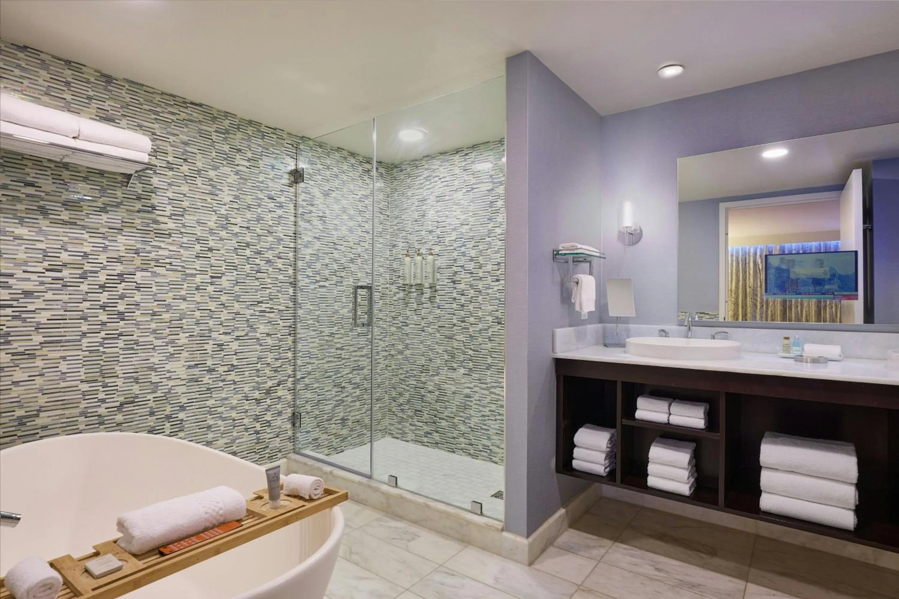 Photo of the whole room in Renaissance Arlington Capital View Hotel