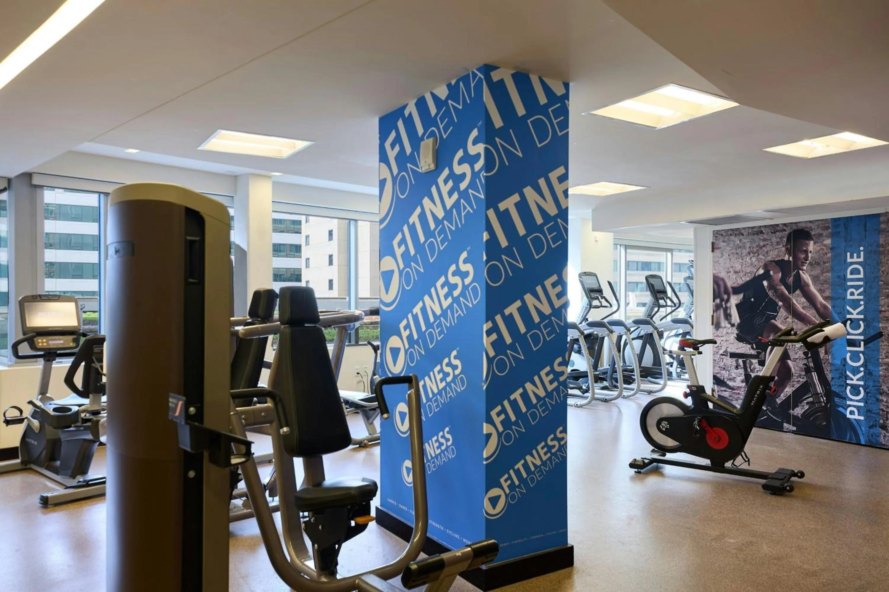 Fitness centre/facilities in Renaissance Arlington Capital View Hotel