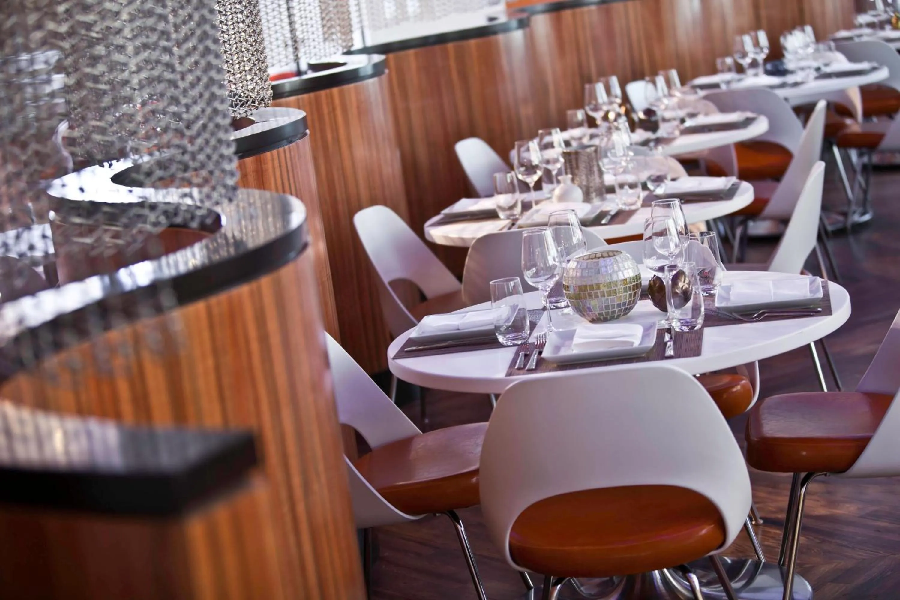 Restaurant/places to eat in Renaissance Arlington Capital View Hotel