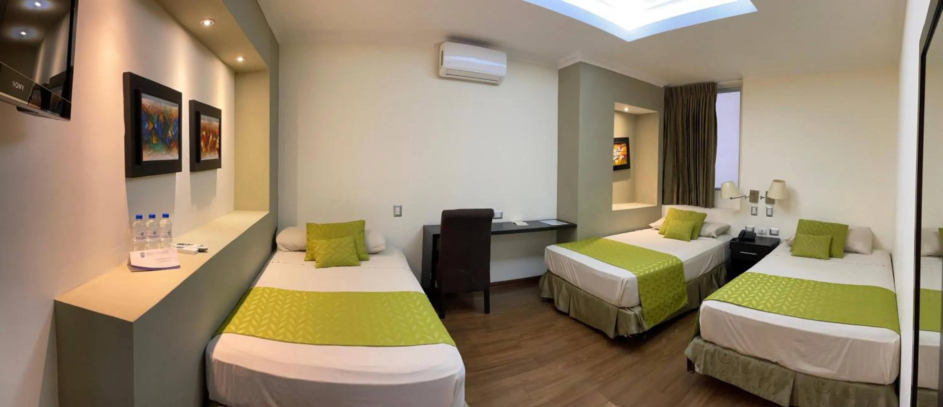 TV and multimedia, Bed in Hotel Ramada