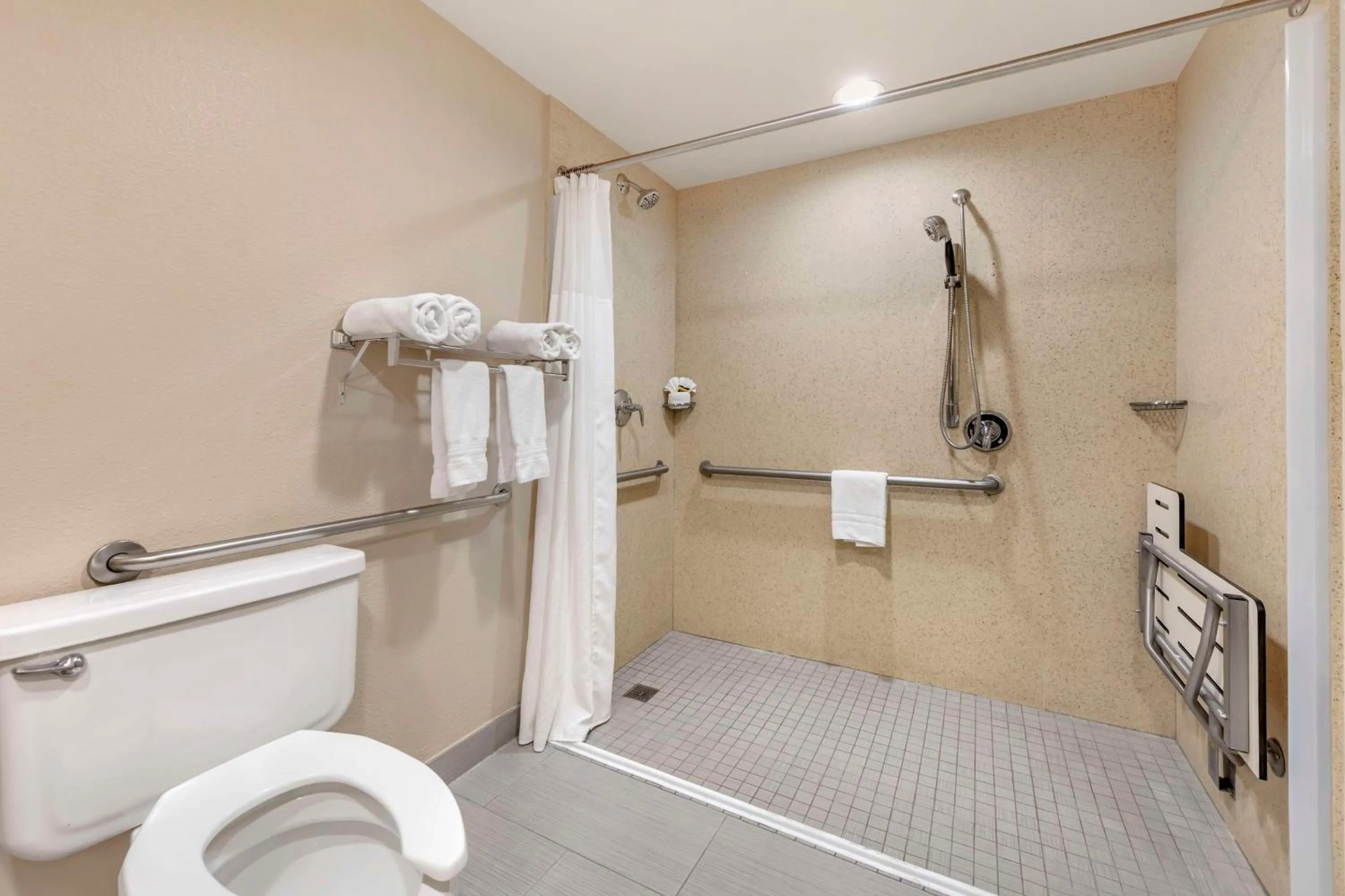 Bathroom in Best Western Plus Heritage Inn Ontario Rancho Cucamonga