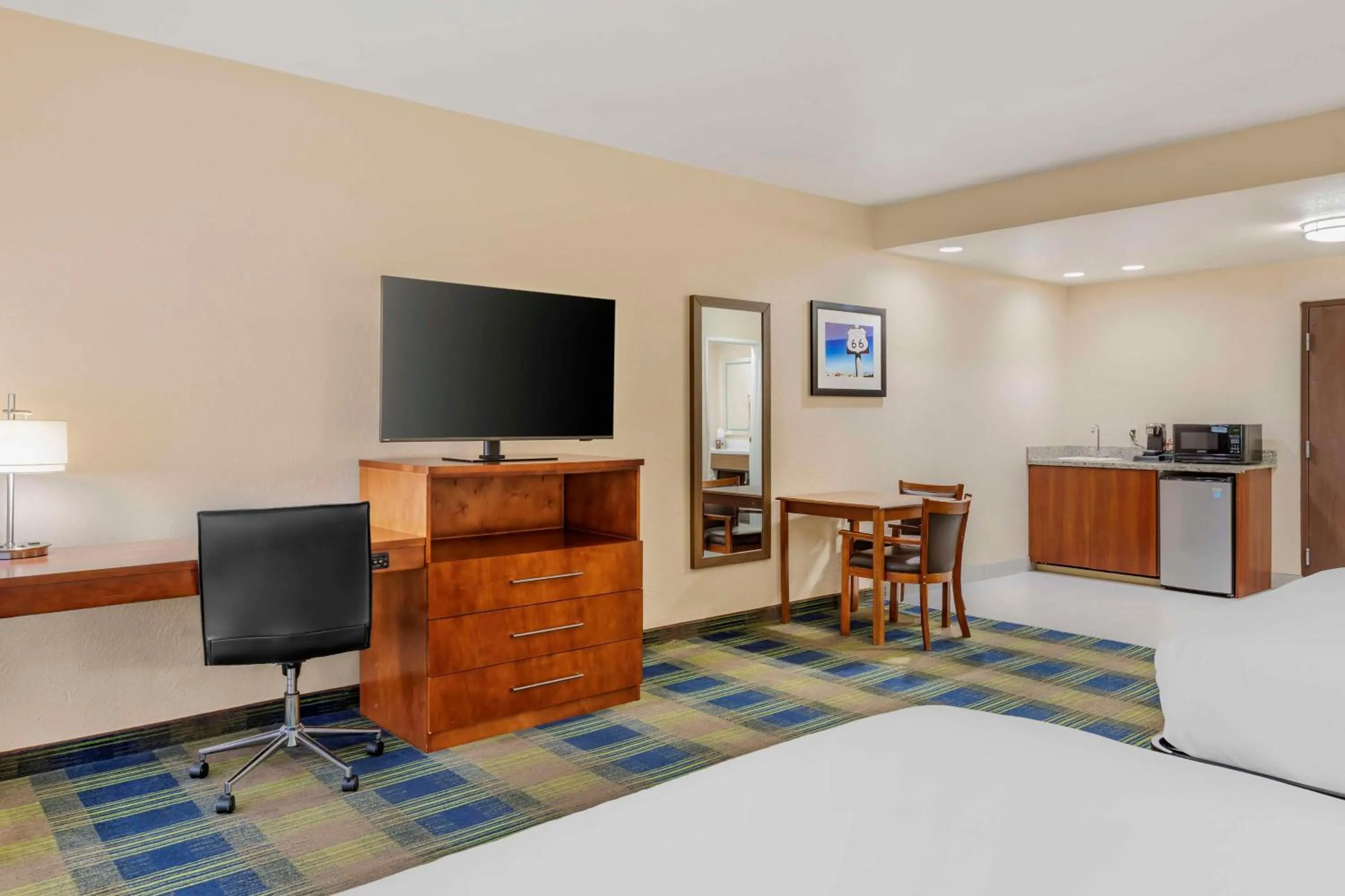 Bedroom in Best Western Plus Heritage Inn Ontario Rancho Cucamonga