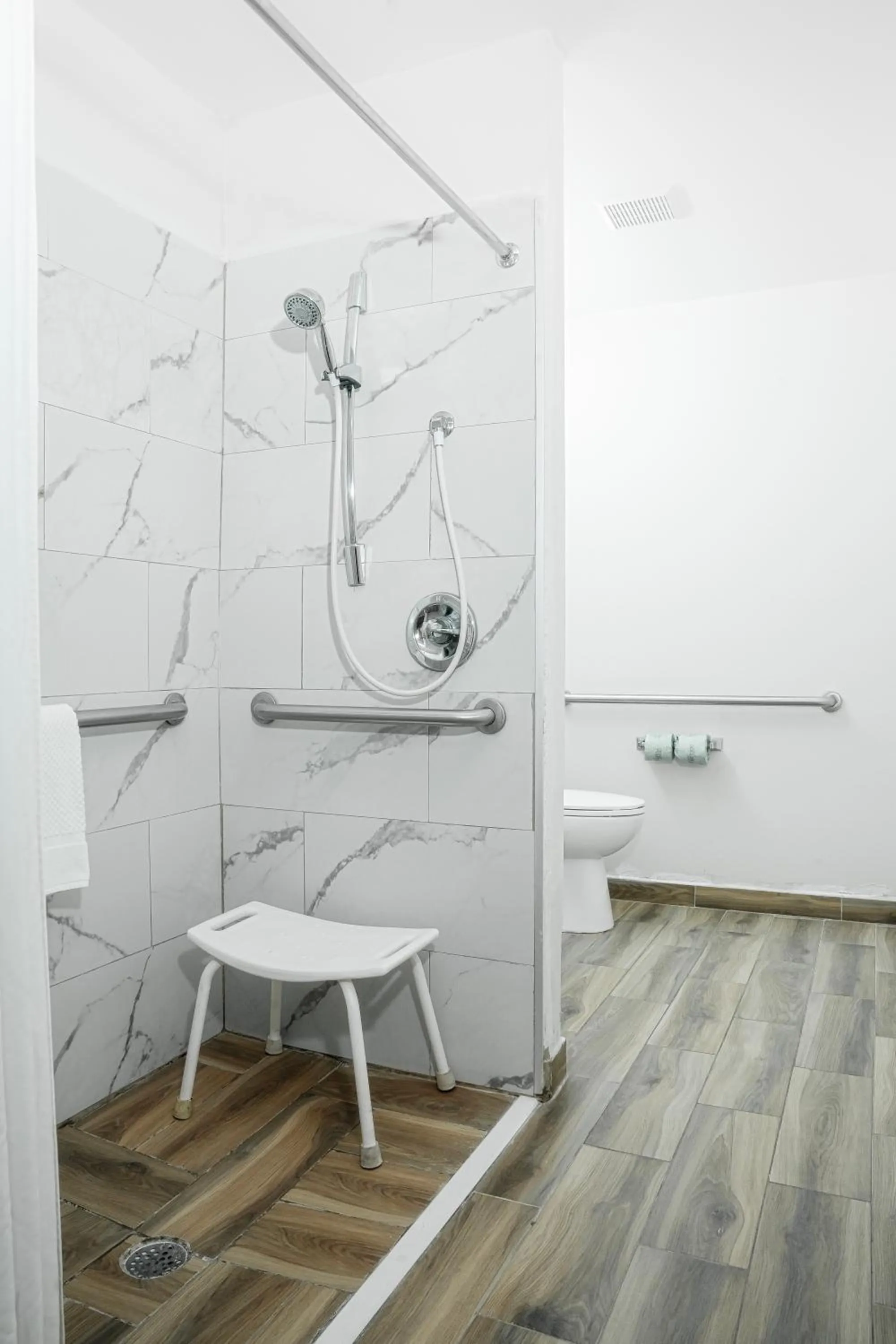 Bathroom in Guest Inn Pigeon Forge