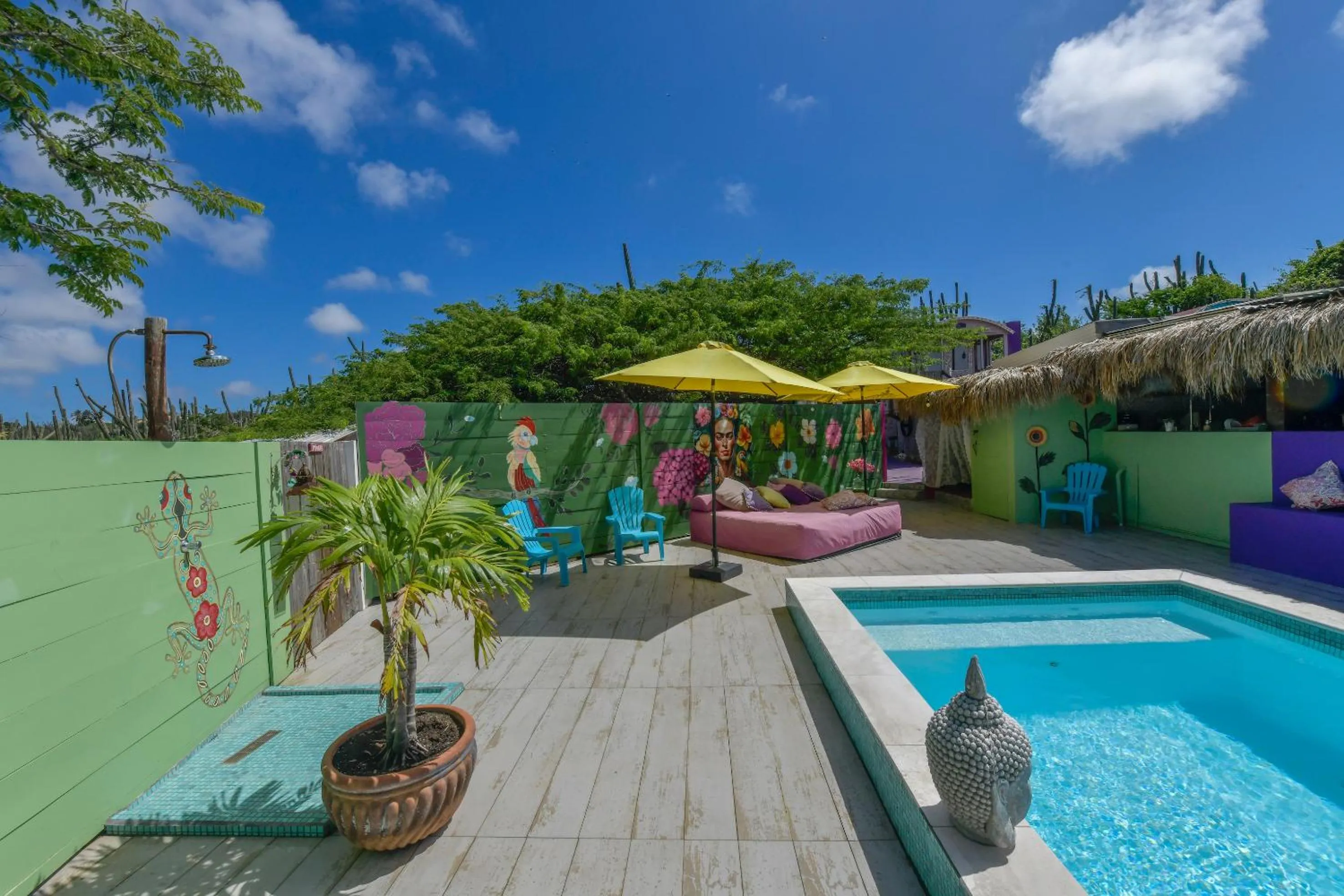 Pool view in Mammaloe