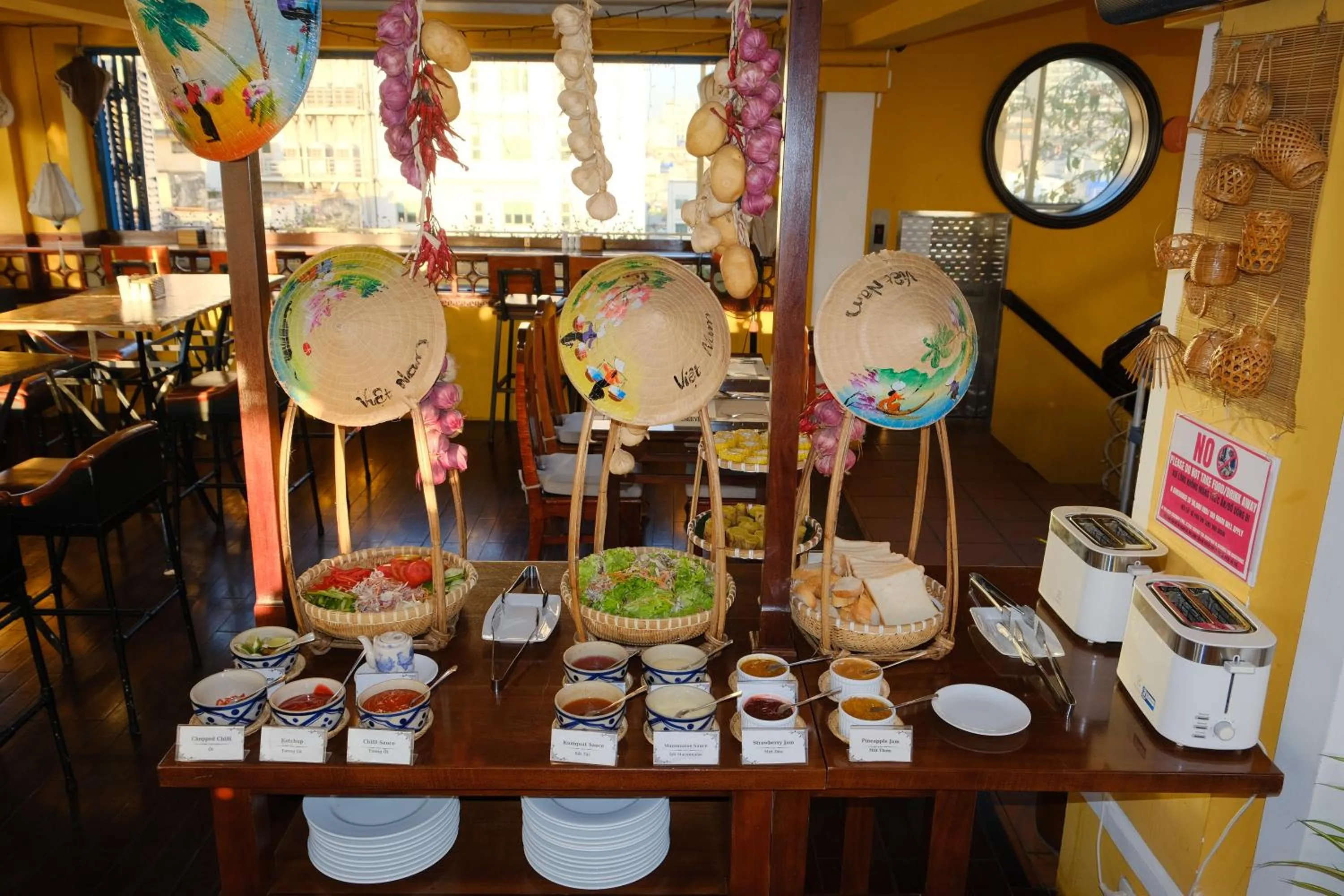 Restaurant/places to eat in Duc Vuong Saigon Hotel - Bui Vien