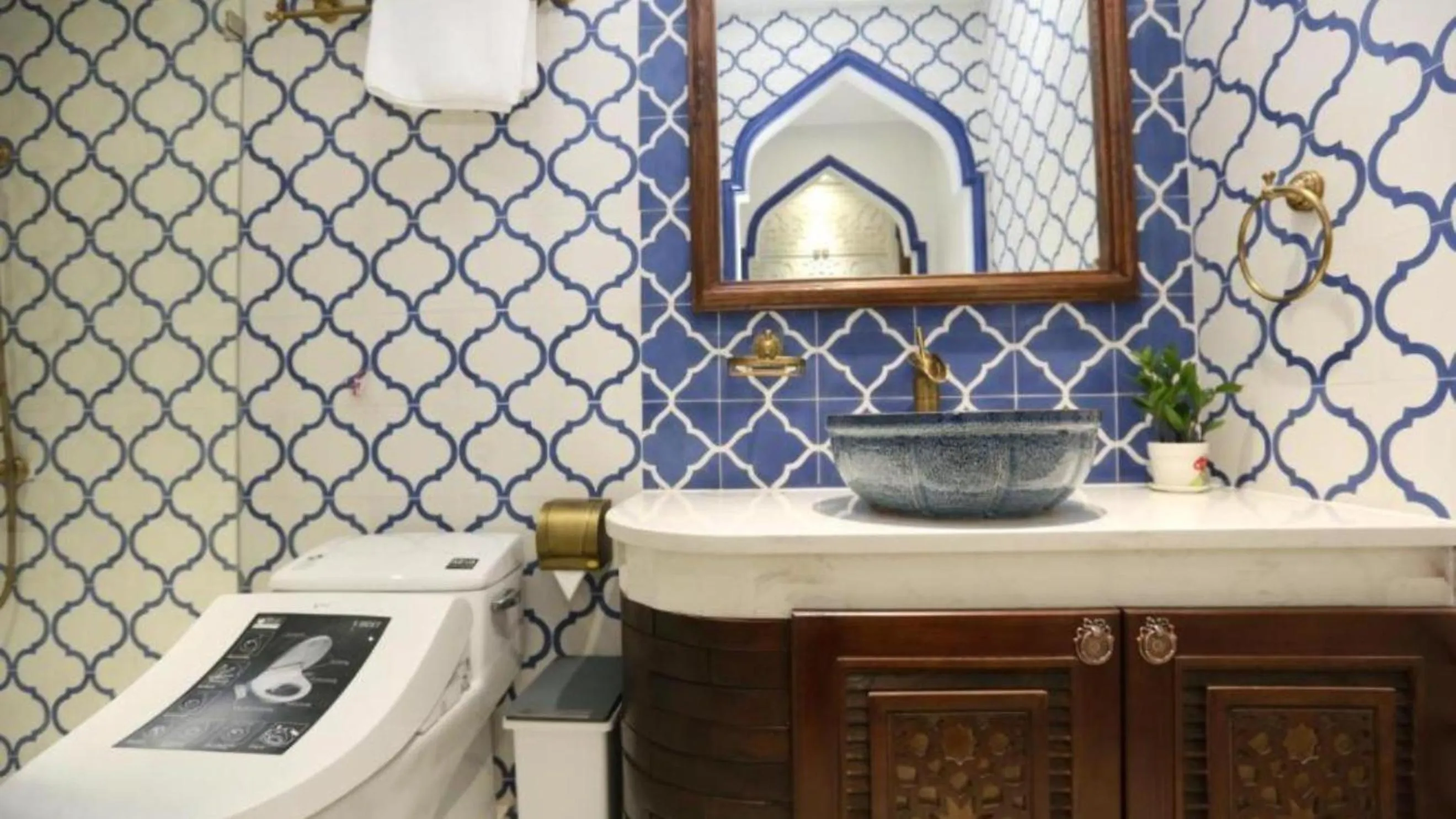 Bathroom in Duc Vuong Saigon Hotel - Bui Vien