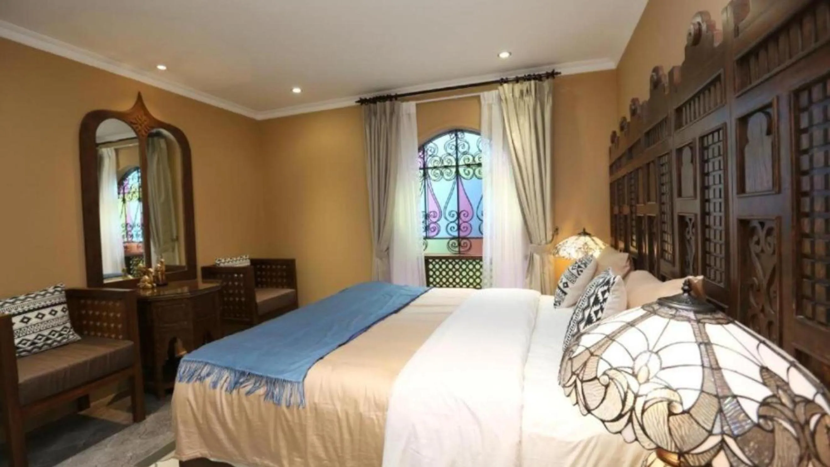 Decorative detail, Bed in Duc Vuong Saigon Hotel - Bui Vien