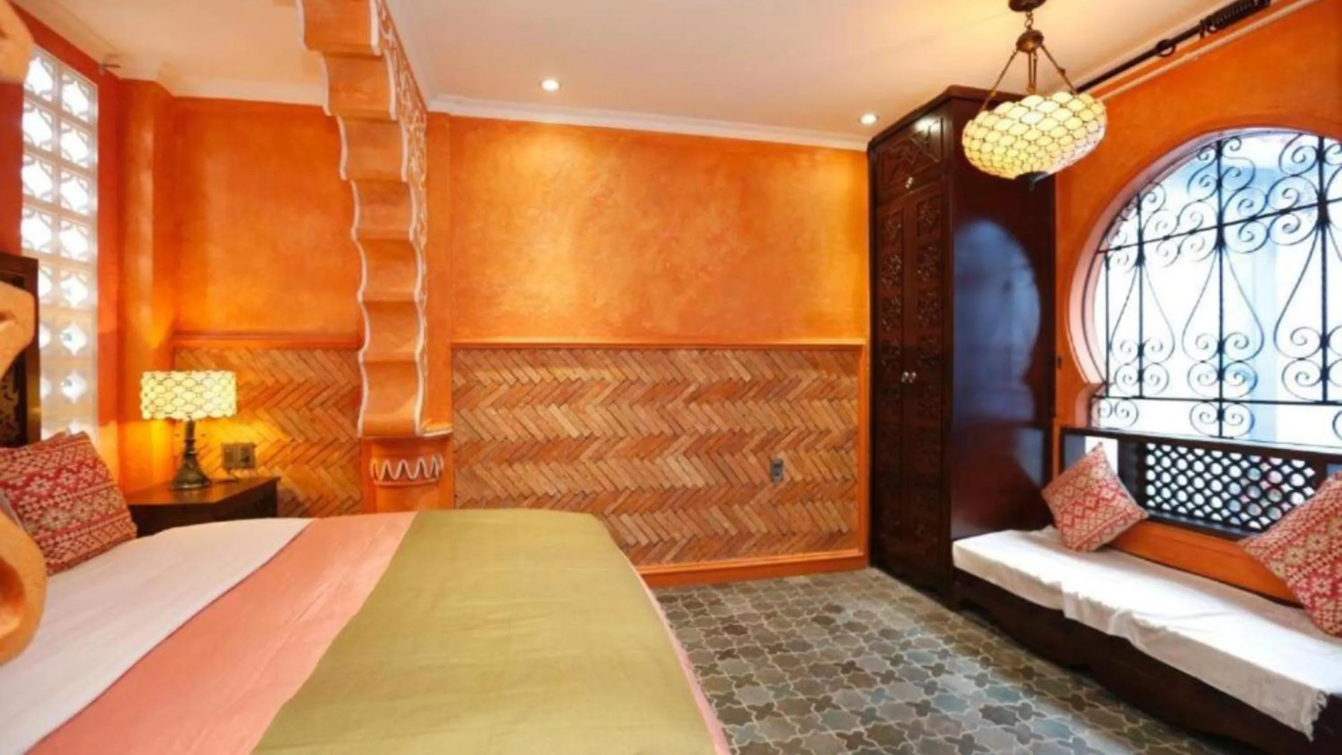 Bed in Duc Vuong Saigon Hotel - Bui Vien