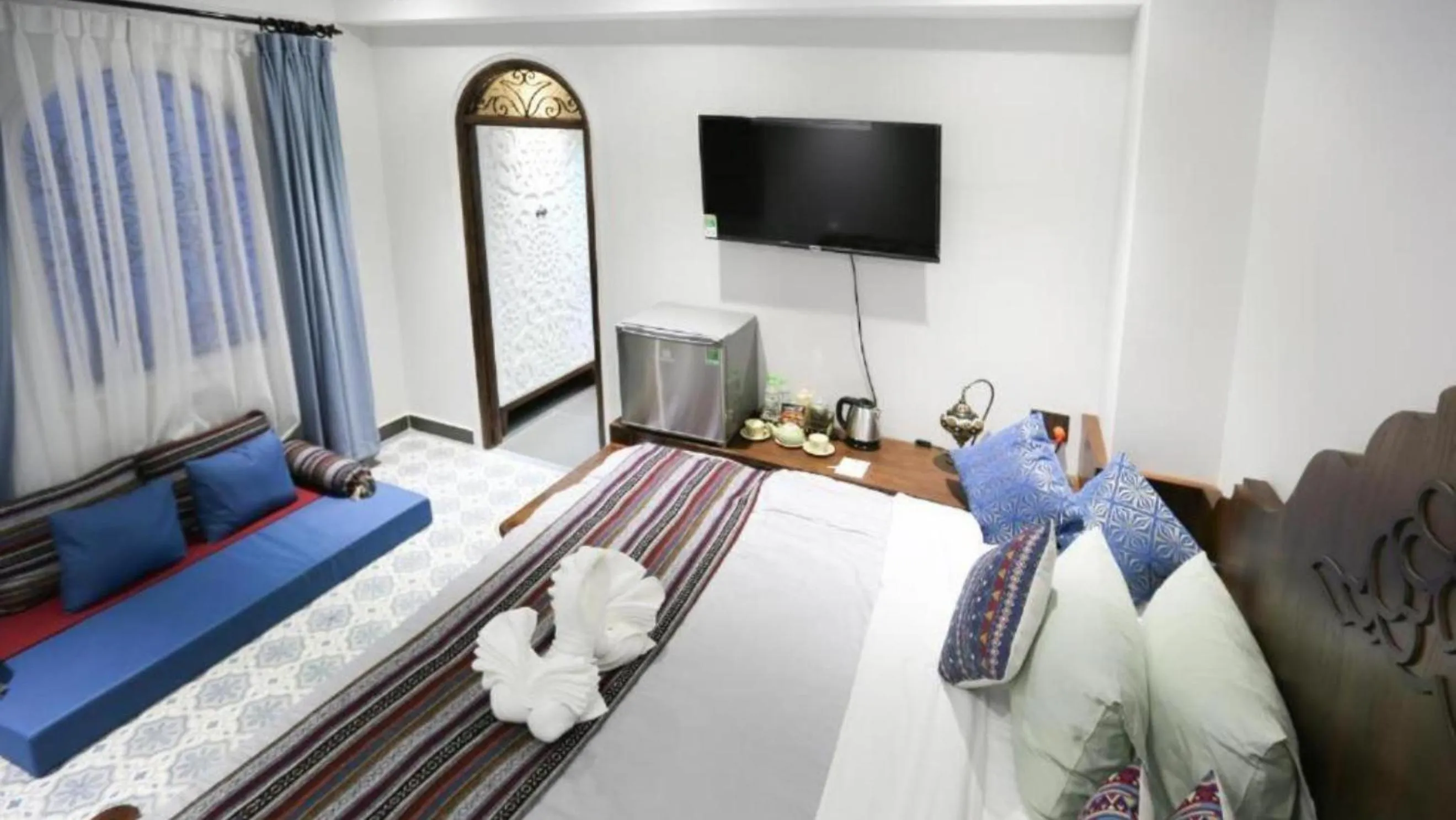 Bed in Duc Vuong Saigon Hotel - Bui Vien