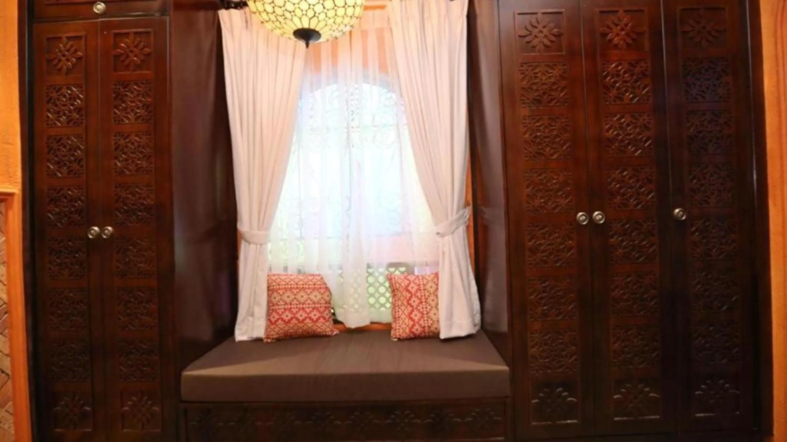 wardrobe in Duc Vuong Saigon Hotel - Bui Vien