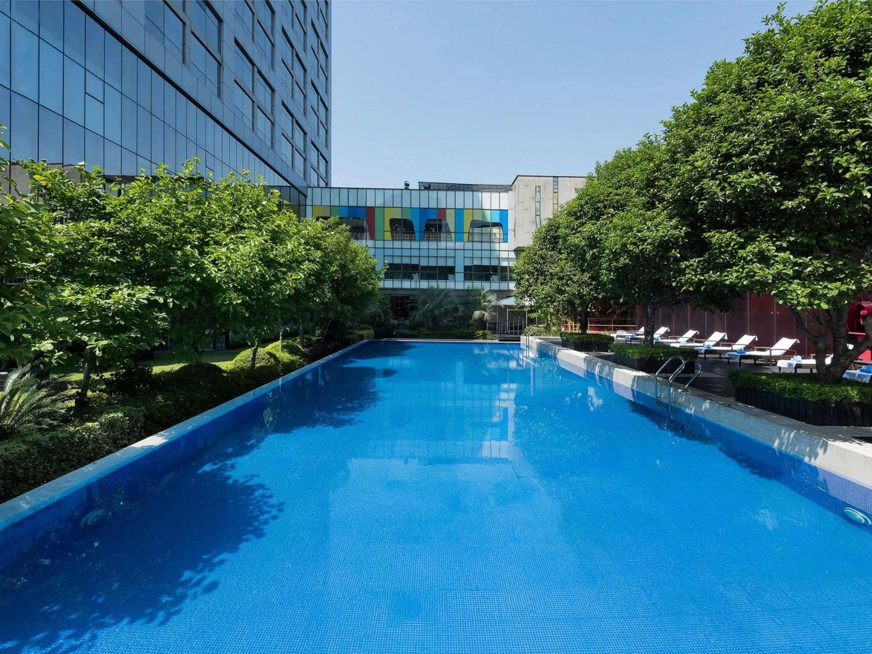 Pool view in Grand Mercure Shanghai Century Park- Free Shuttle Bus to SNIEC