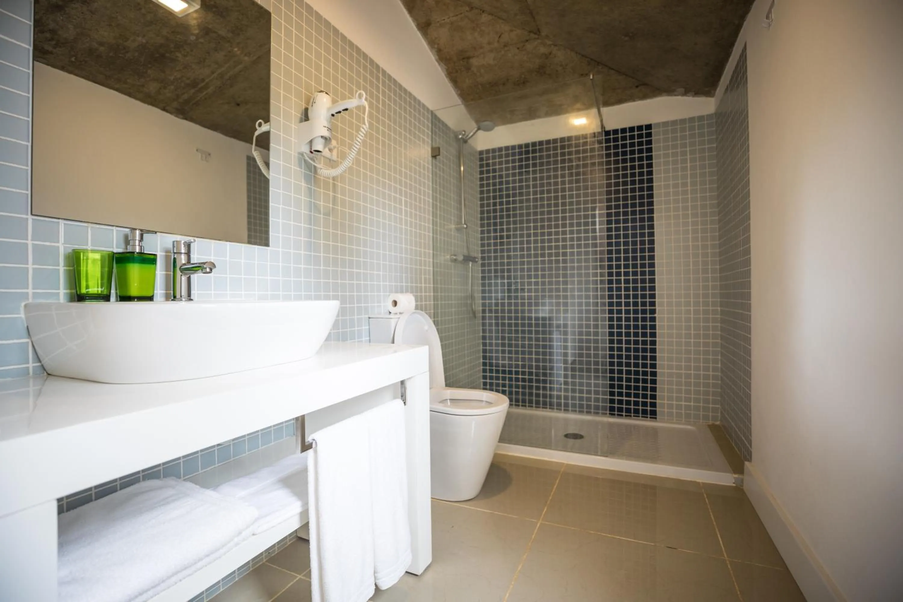 Toilet in Roça Santo António Ecolodge