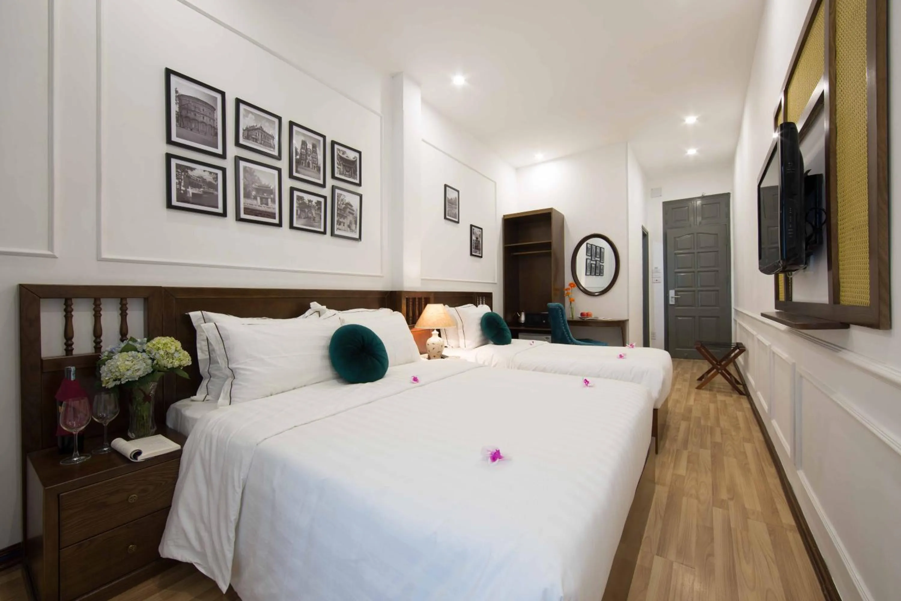 Property building, Bed in Hanoi Amber Hotel