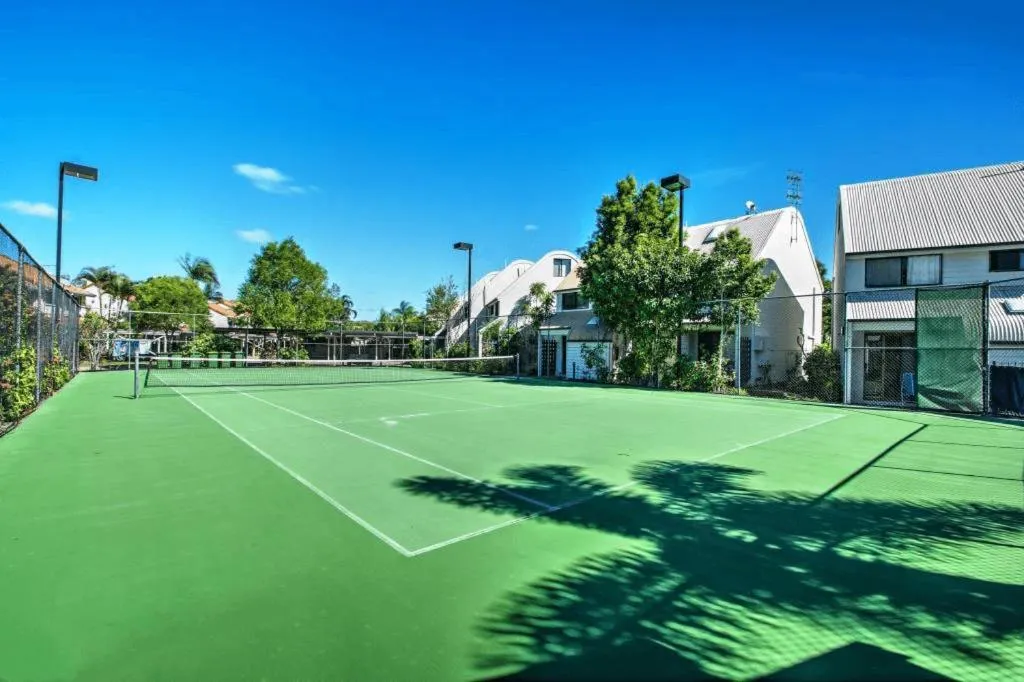 Tennis court in Nautilus Noosa Resort