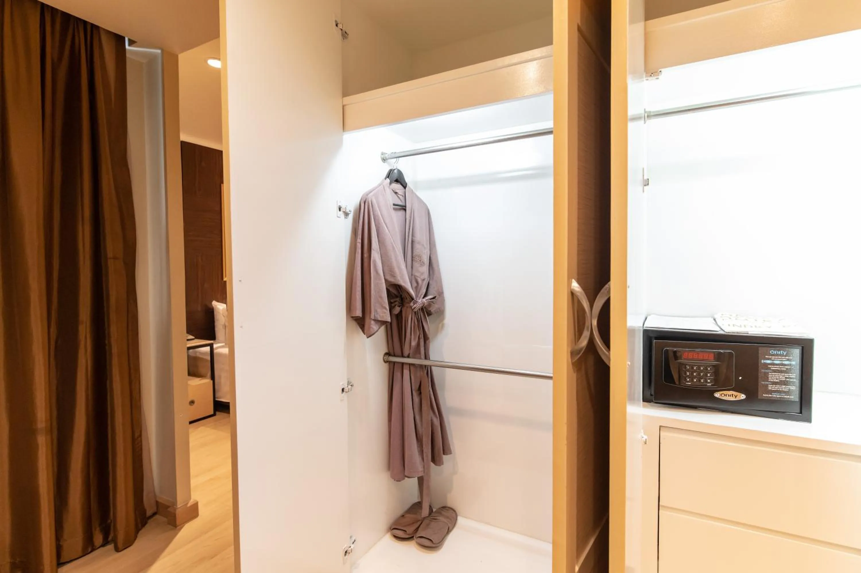 wardrobe in Admiral Premier Bangkok