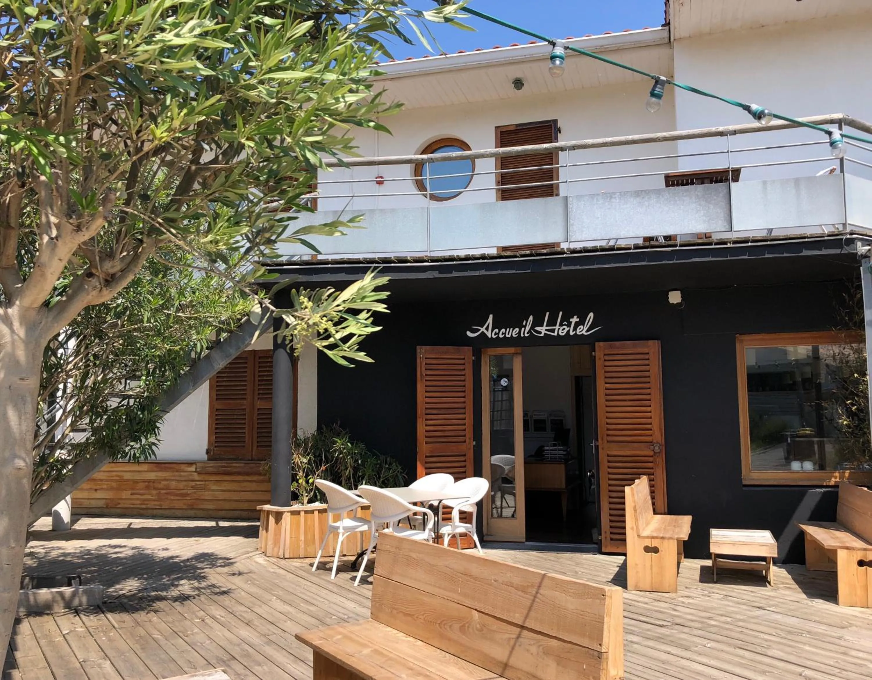 Facade/entrance in Le Pavillon Bleu