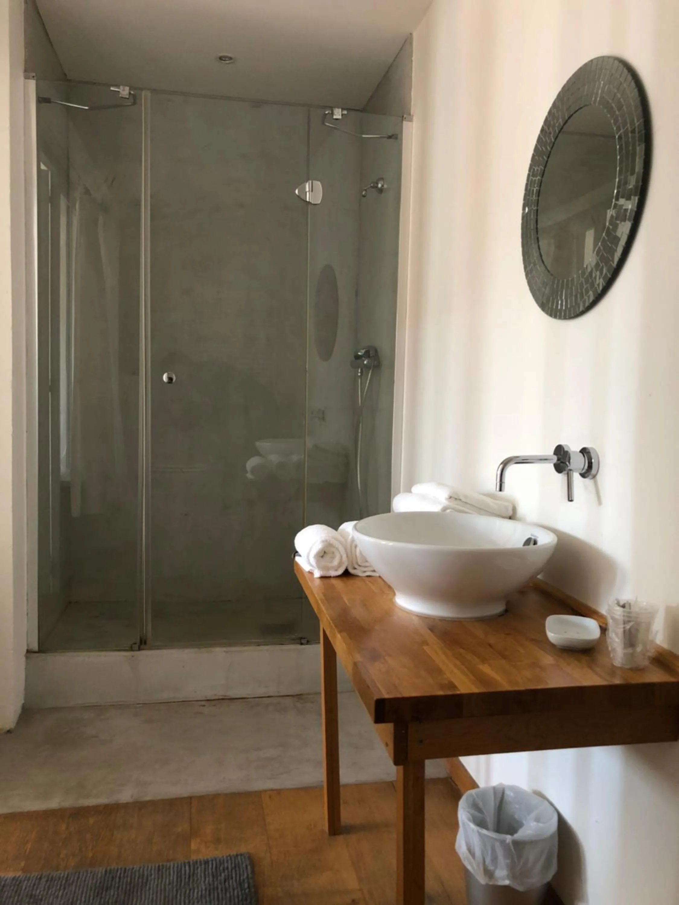 Shower in Le Pavillon Bleu