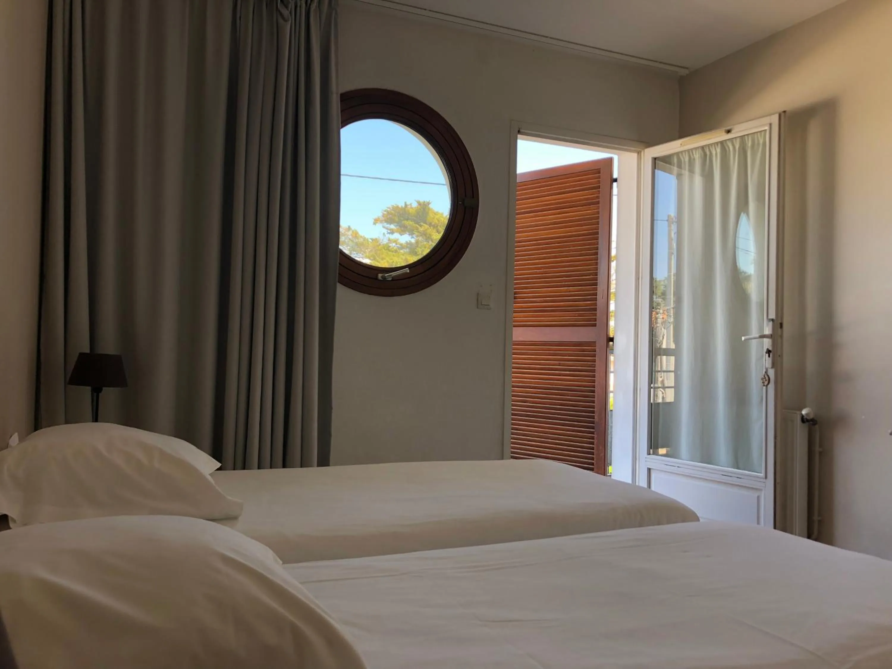 Bedroom, Bed in Le Pavillon Bleu