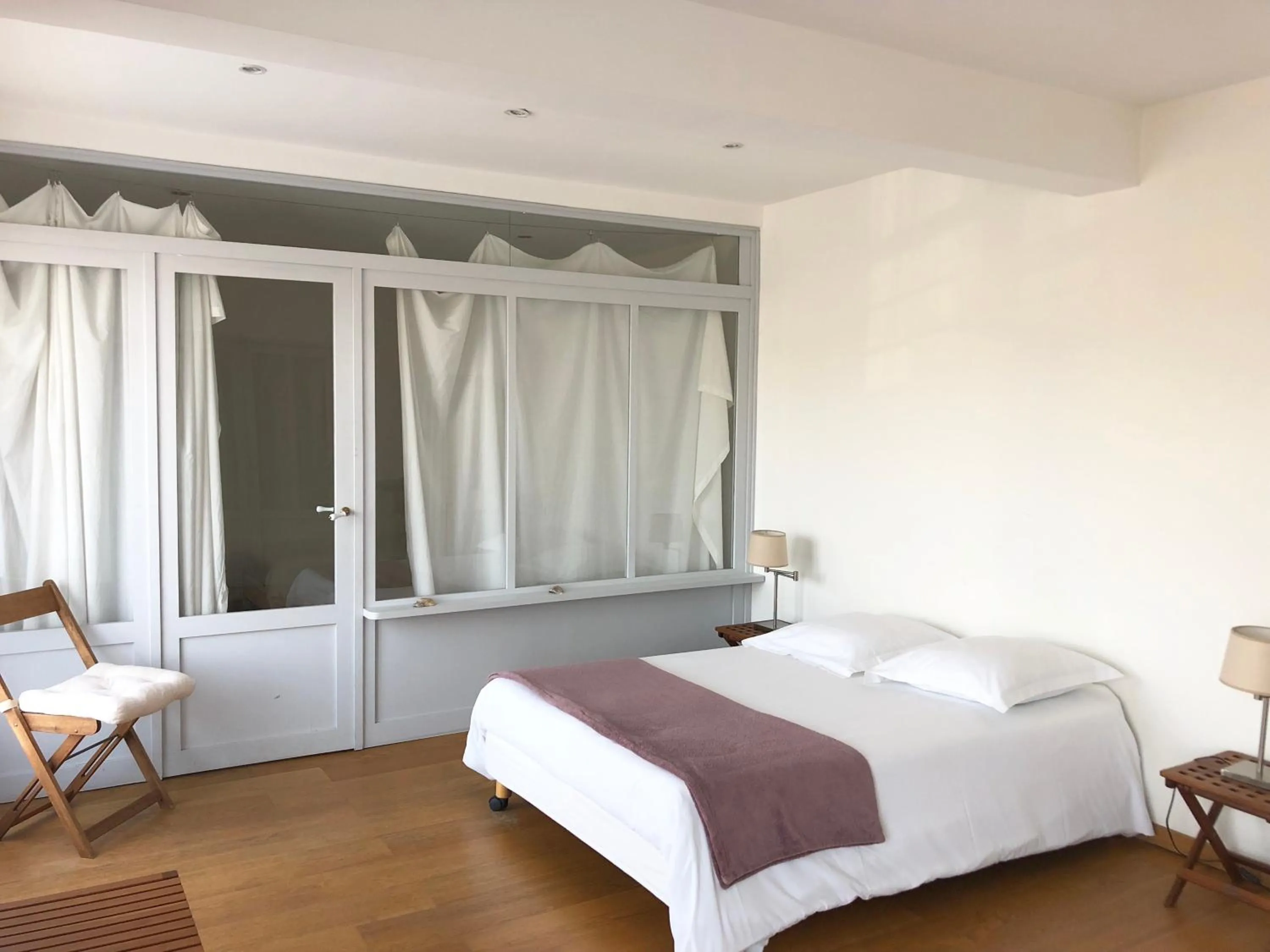 Balcony/Terrace, Bed in Le Pavillon Bleu