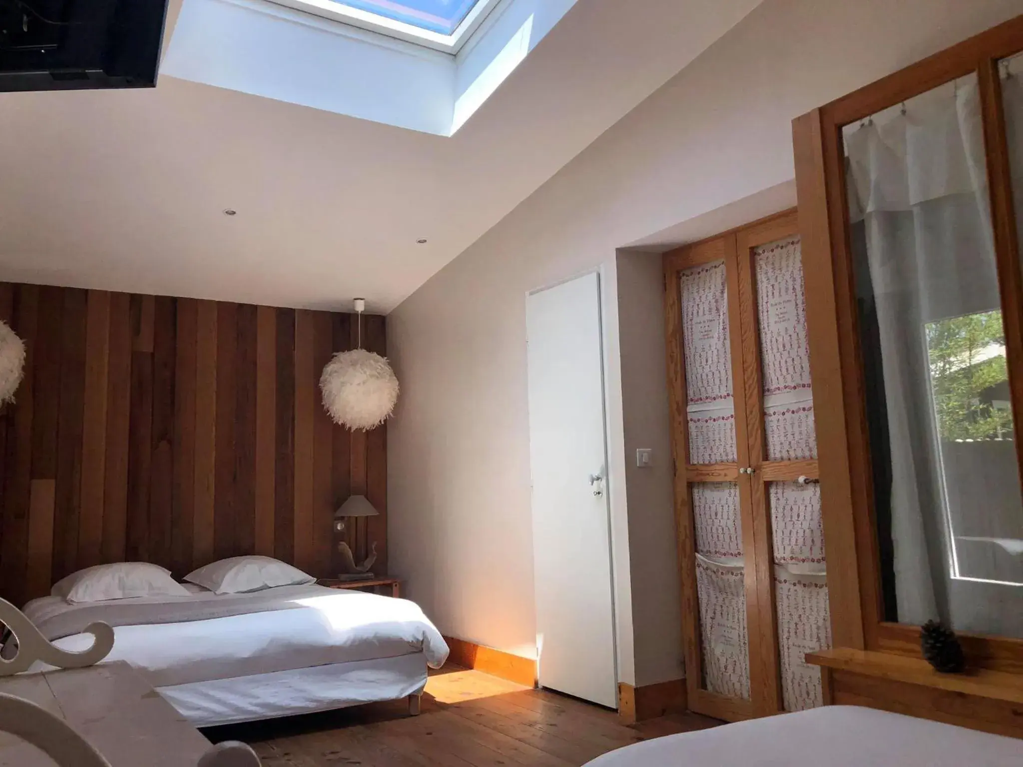 Triple Room in Le Pavillon Bleu Triple Room in Le Pavillon Bleu