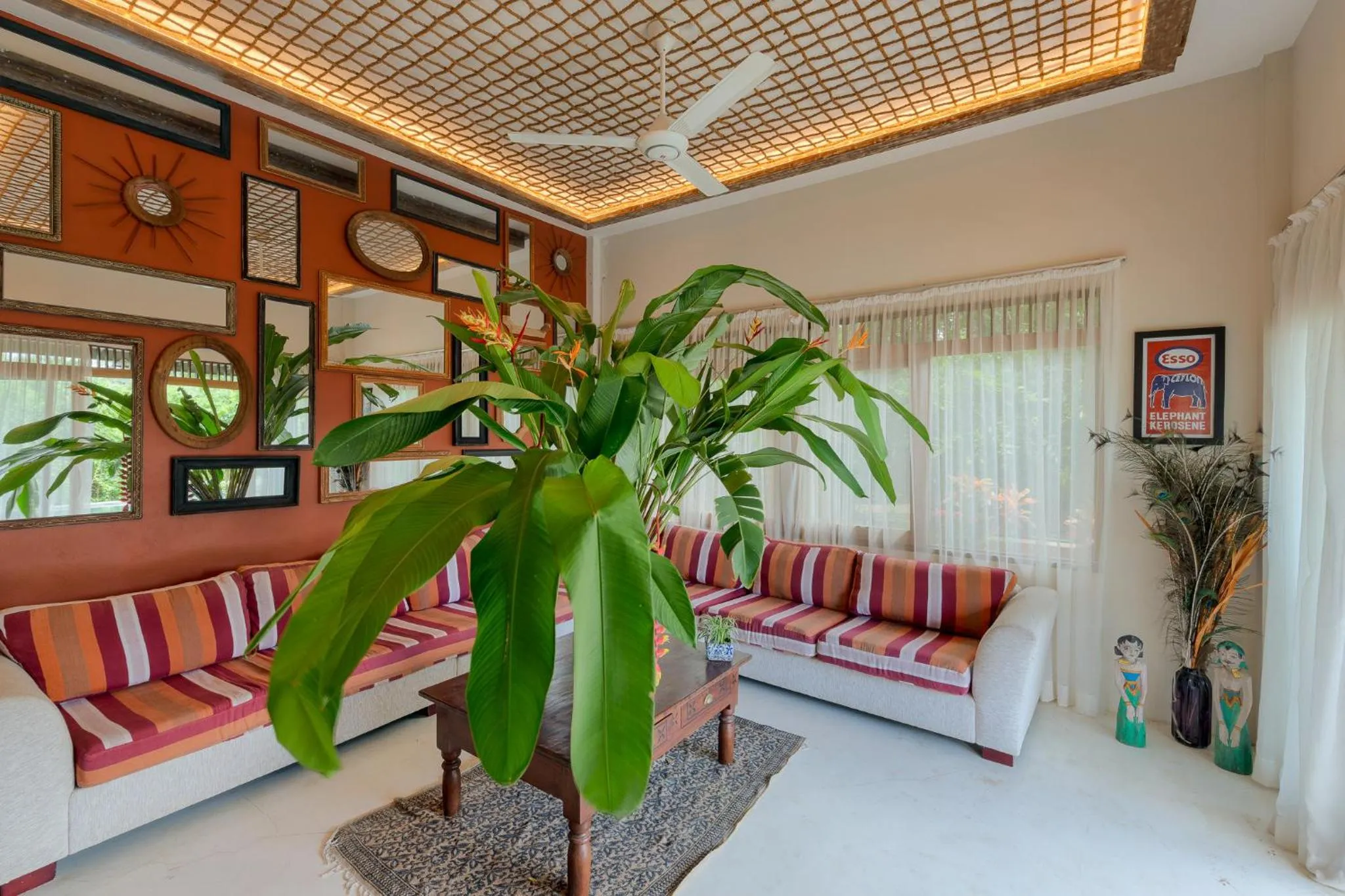 Living room, Bed in D Canal House