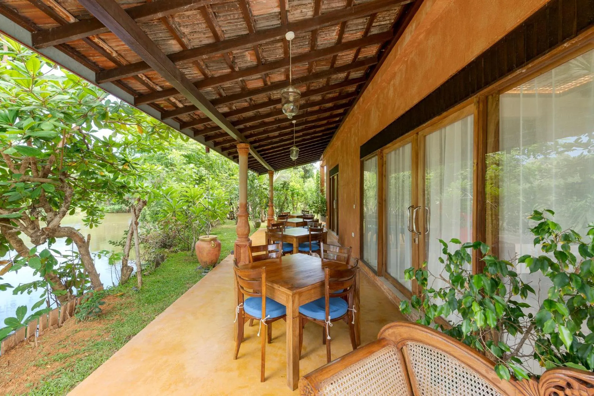 Restaurant/places to eat in D Canal House