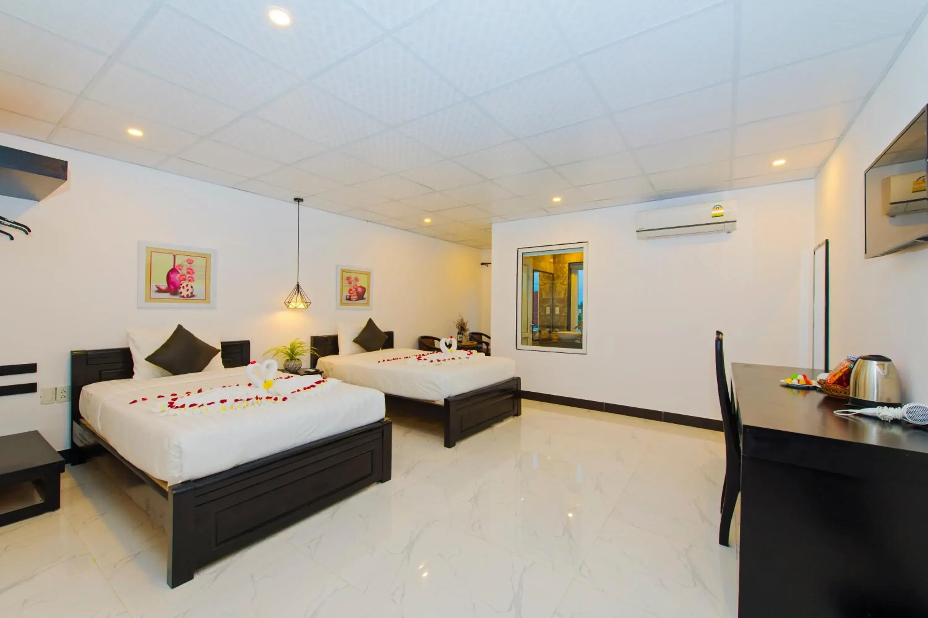 Superior Double or Twin Room with City View in Hoi An Sunny Pool Villa Superior Double or Twin Room with City View in Hoi An Sunny Pool Villa