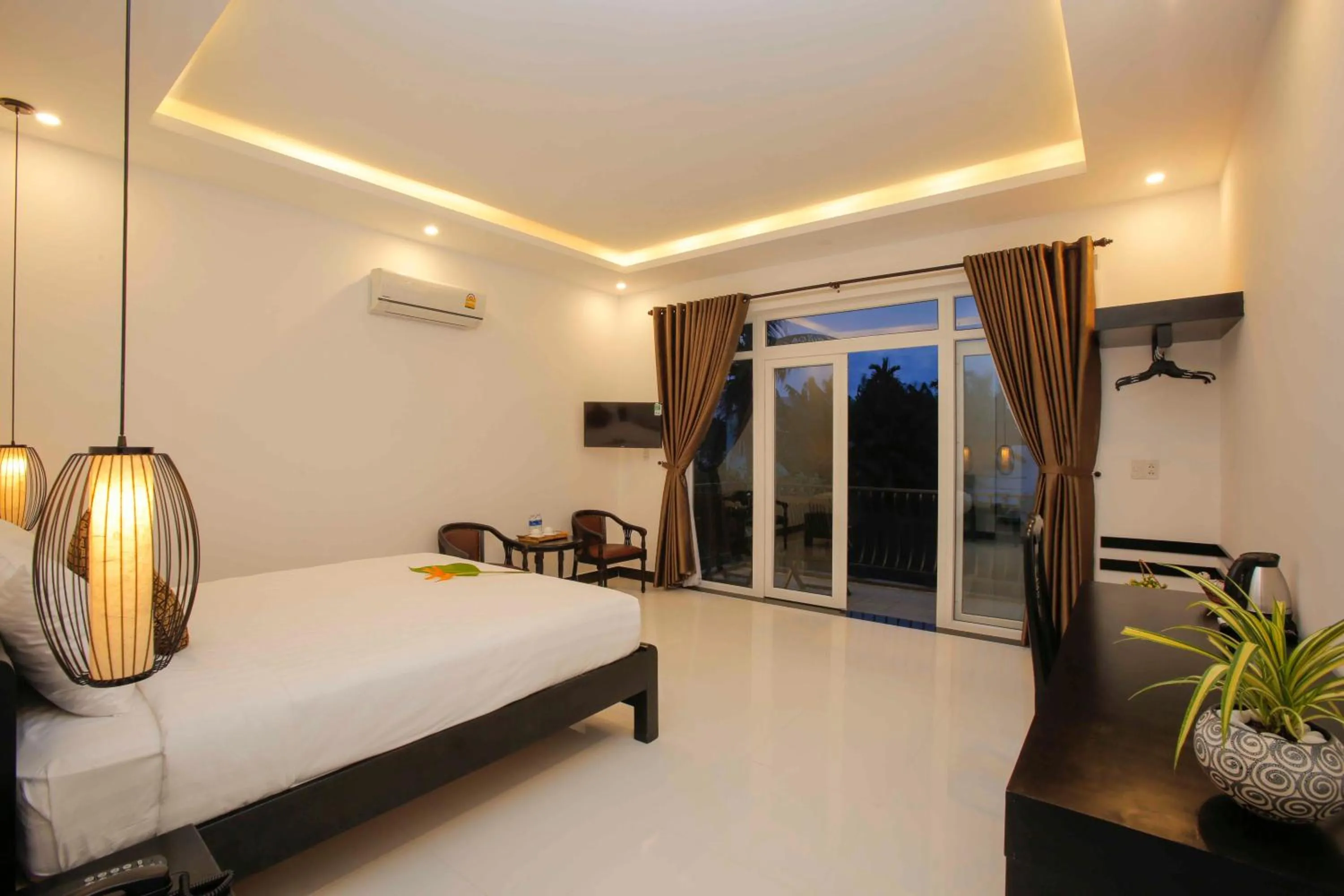 TV and multimedia, Bed in Hoi An Sunny Pool Villa