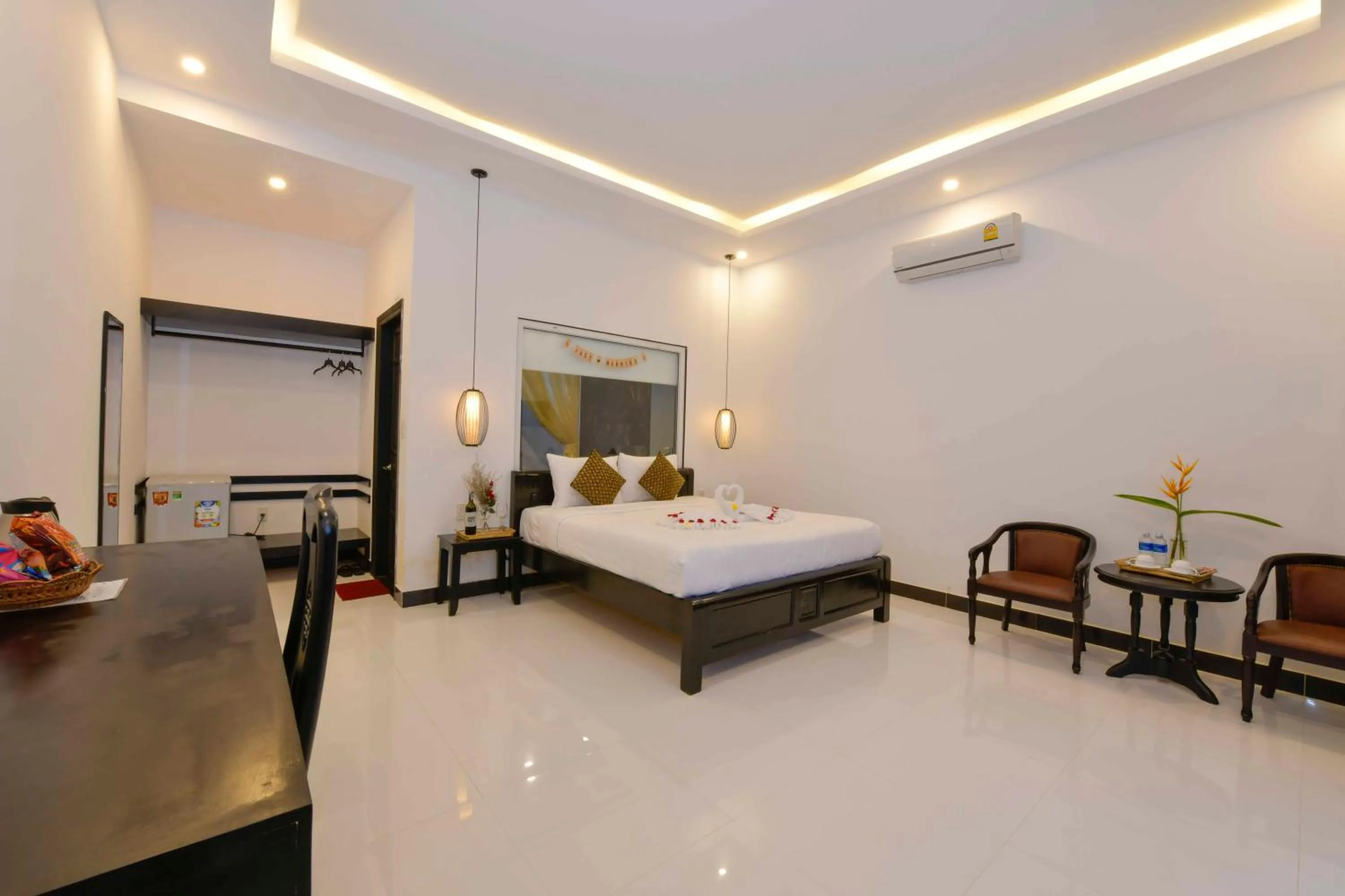 Photo of the whole room, Bed in Hoi An Sunny Pool Villa