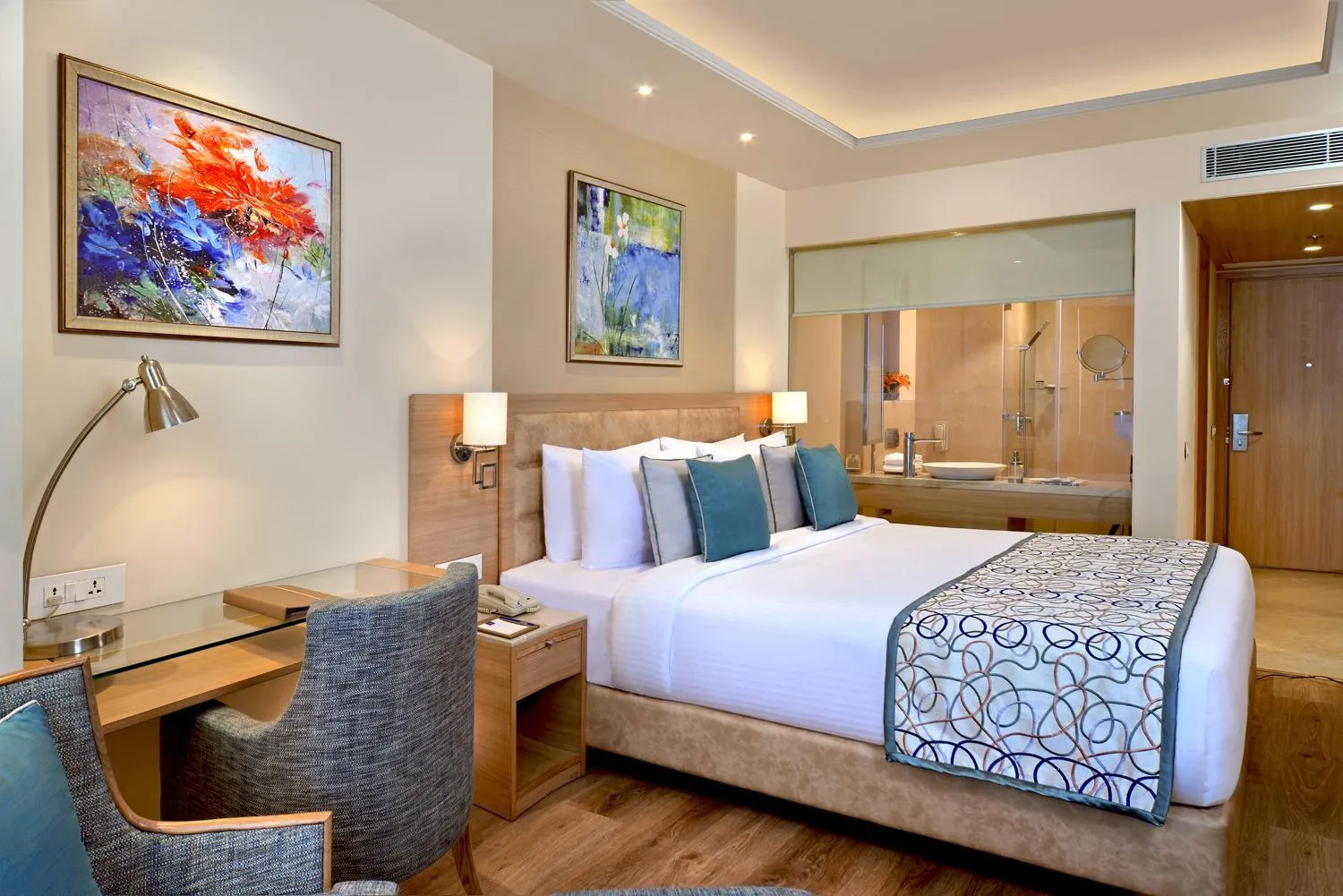 Bed in Golden Sarovar Portico