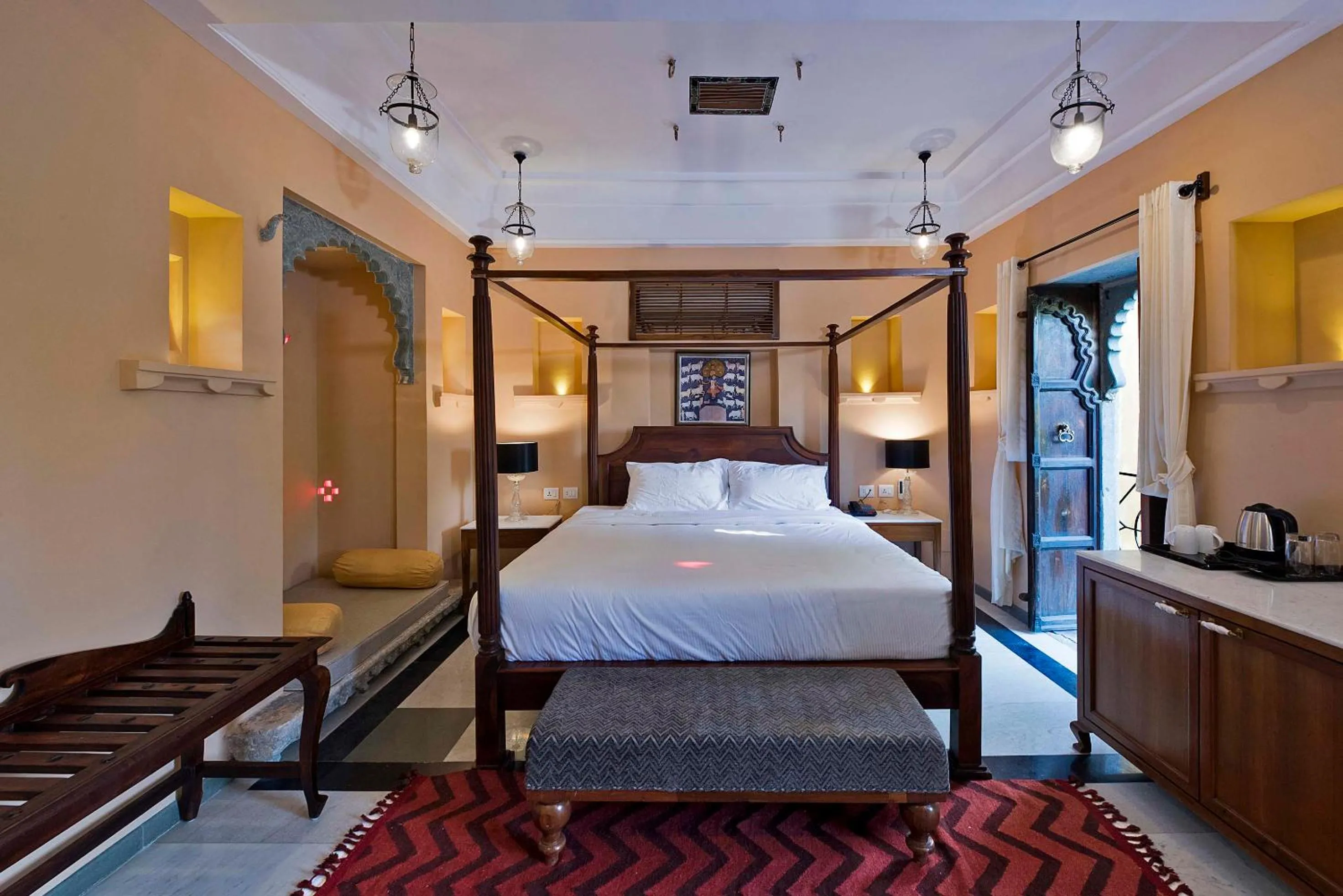 Photo of the whole room, Bed in Gogunda Palace