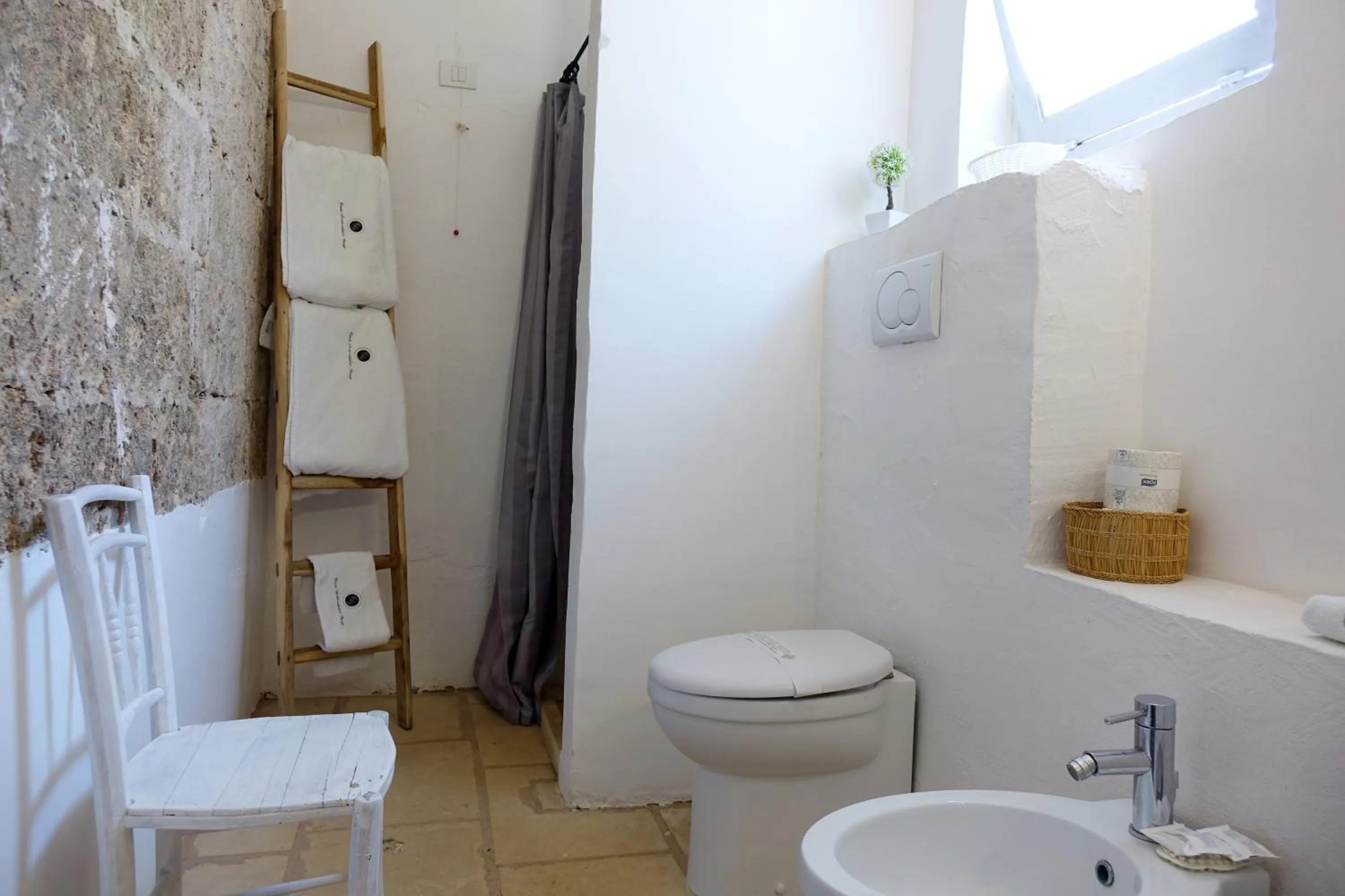Toilet in Masseria Cristo