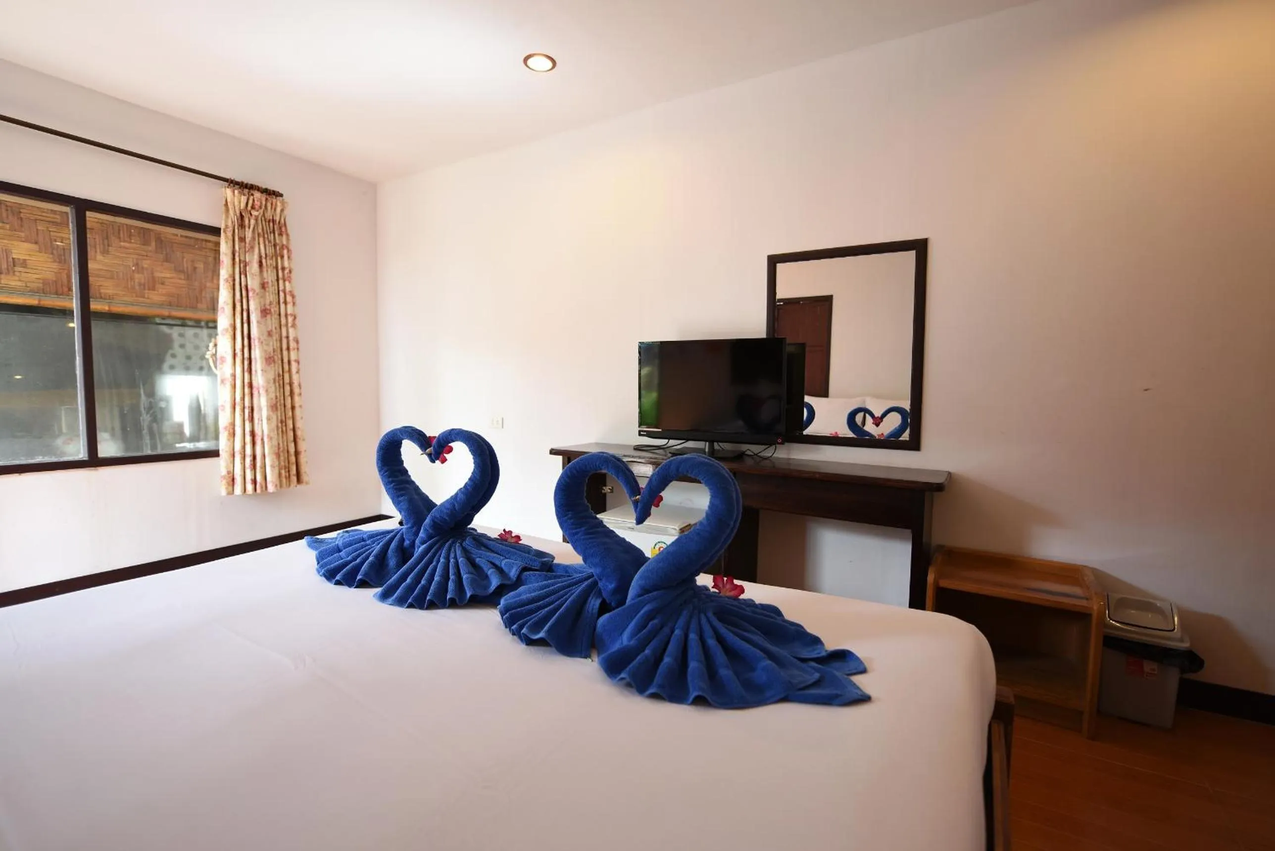 Communal lounge/ TV room, Bed in Phi Phi Twin Palms Bungalow