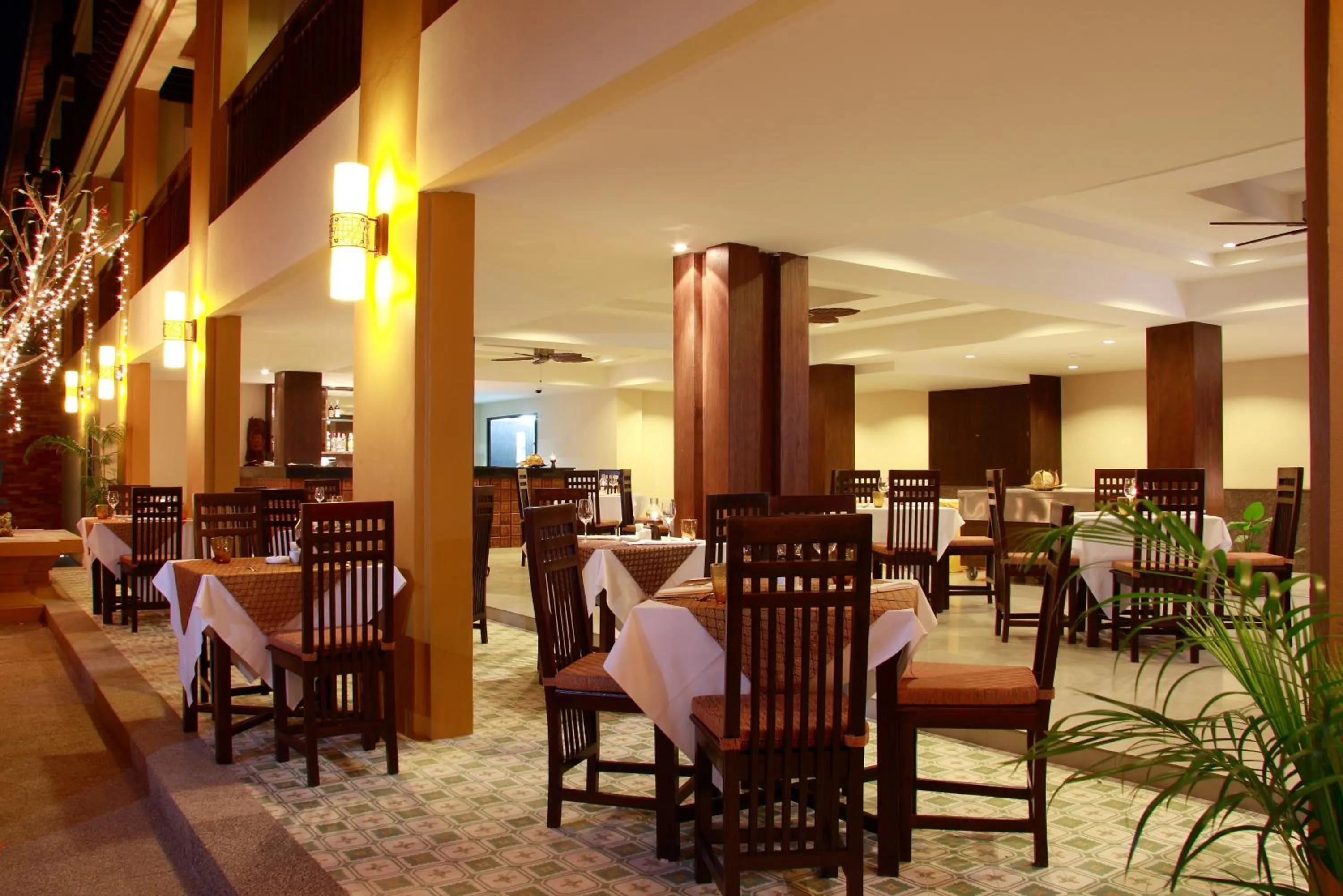 Restaurant/places to eat in Diamond Cottage Resort & Spa