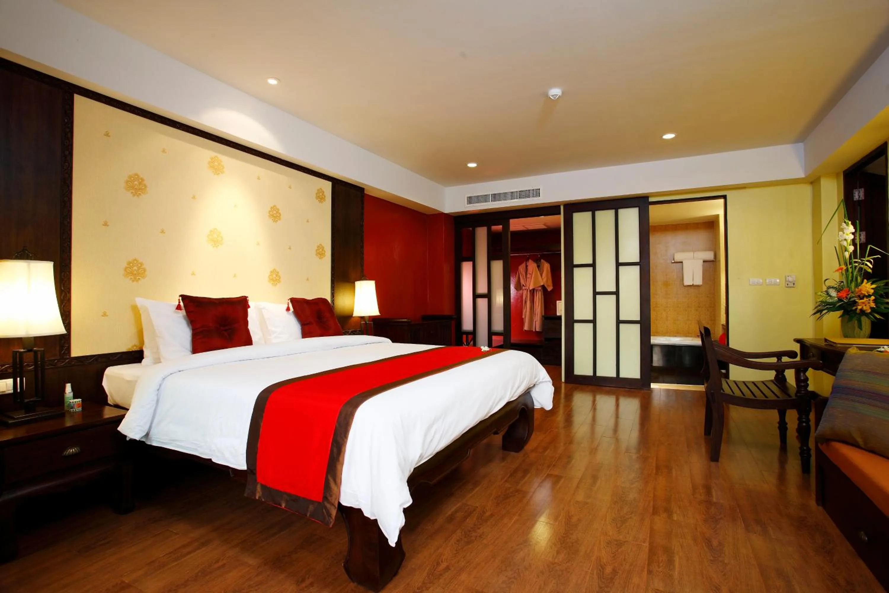 Photo of the whole room, Bed in Diamond Cottage Resort & Spa