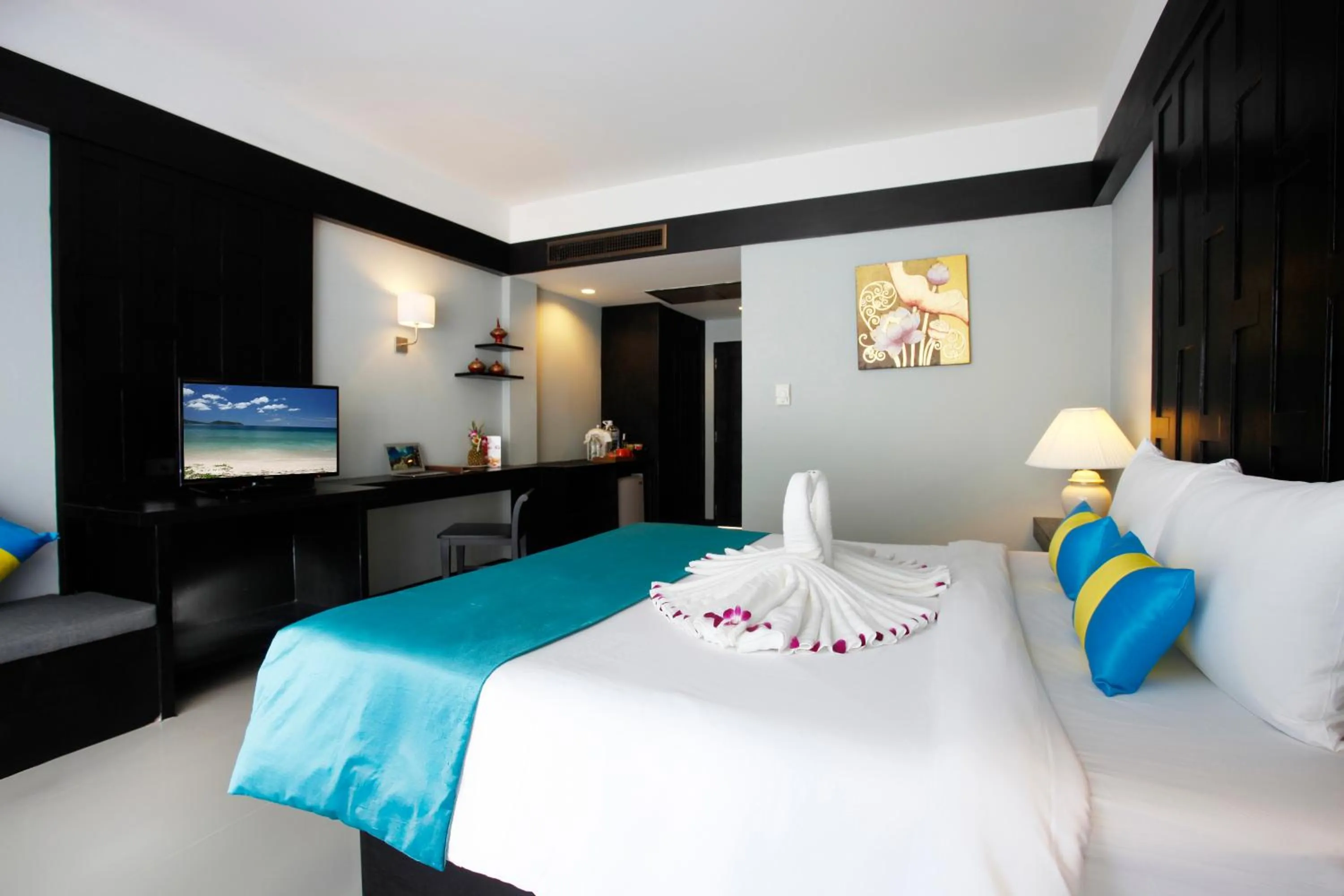 TV and multimedia, Bed in Diamond Cottage Resort & Spa