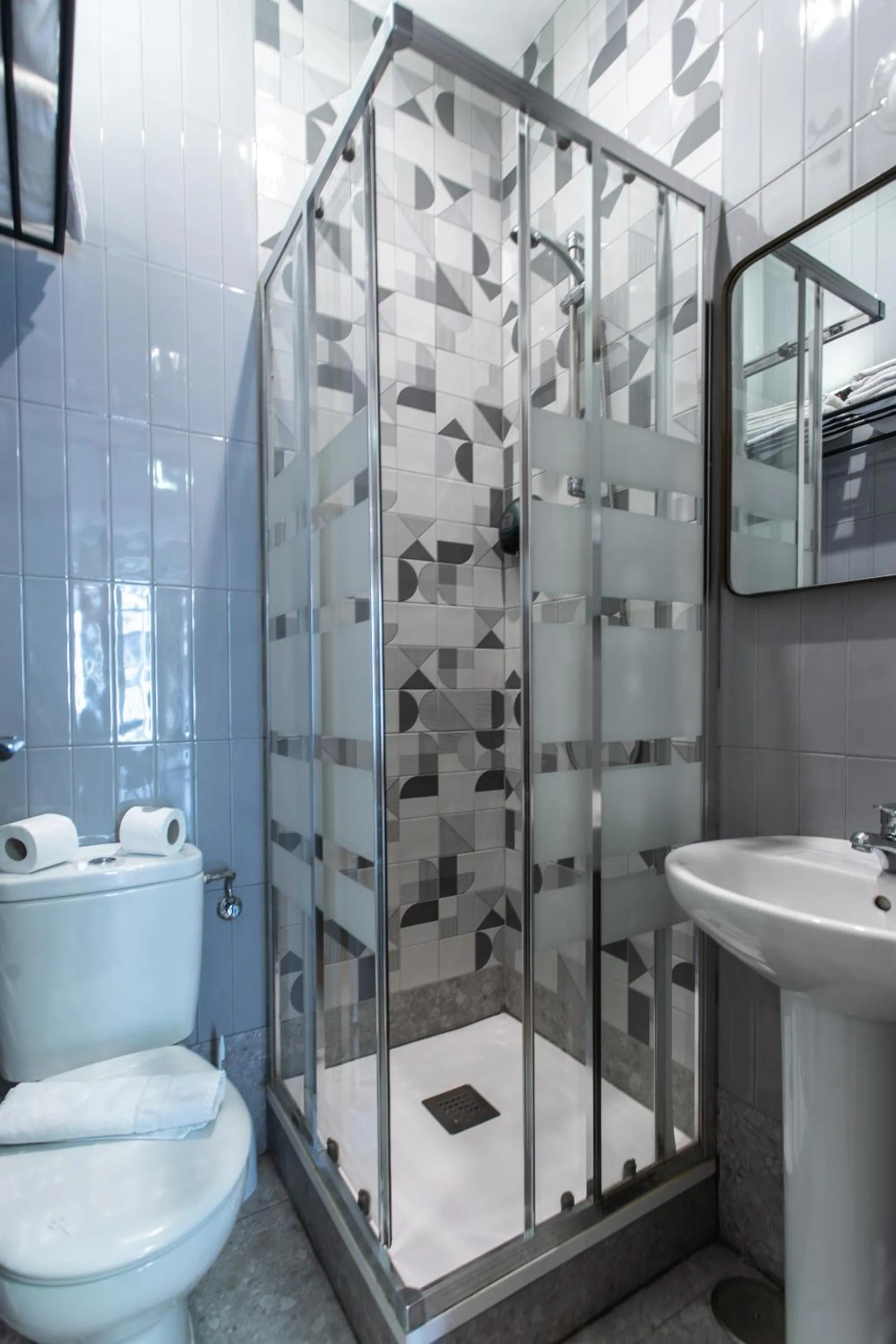 Shower in SUITES YOU Zinc