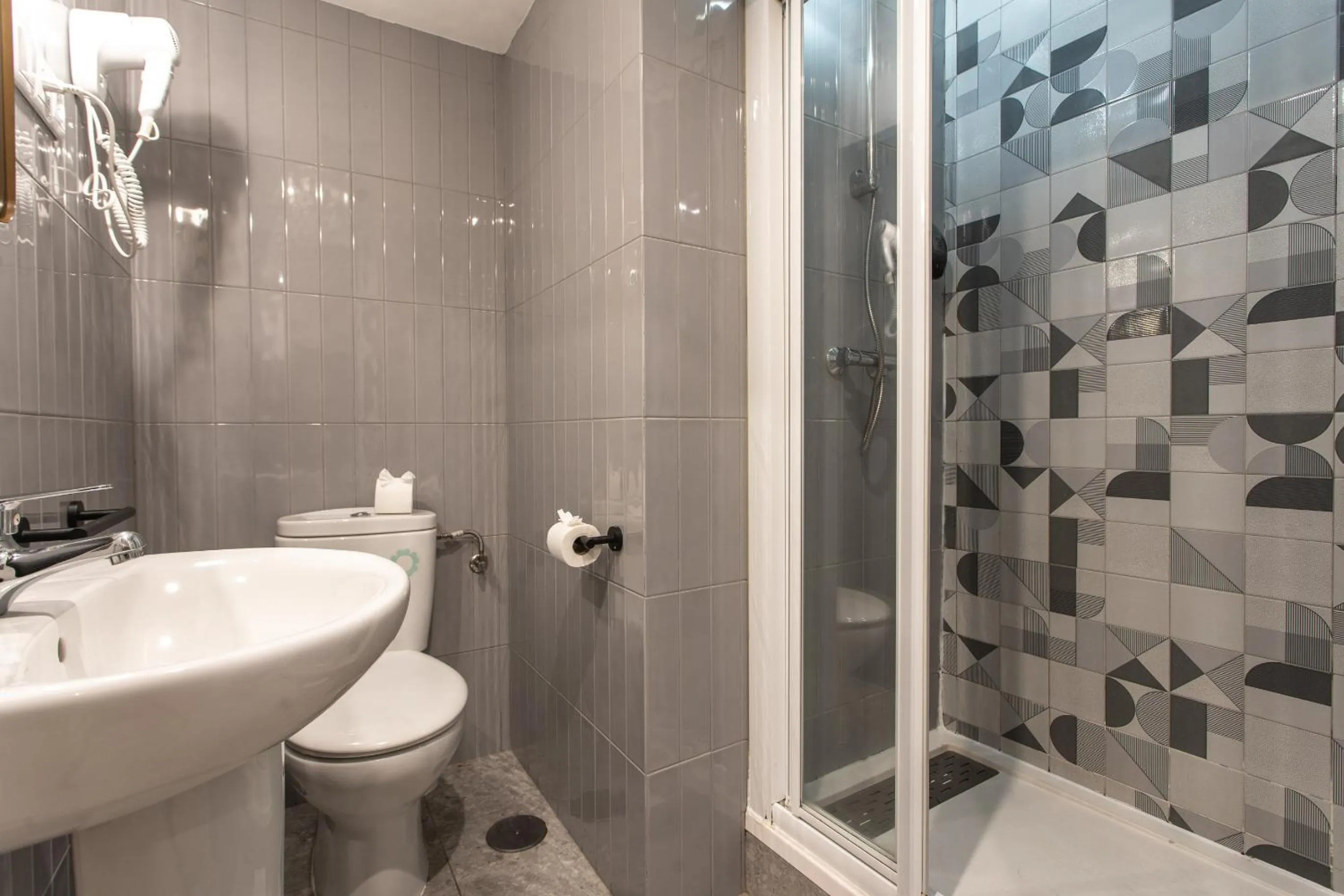 Shower in SUITES YOU Zinc