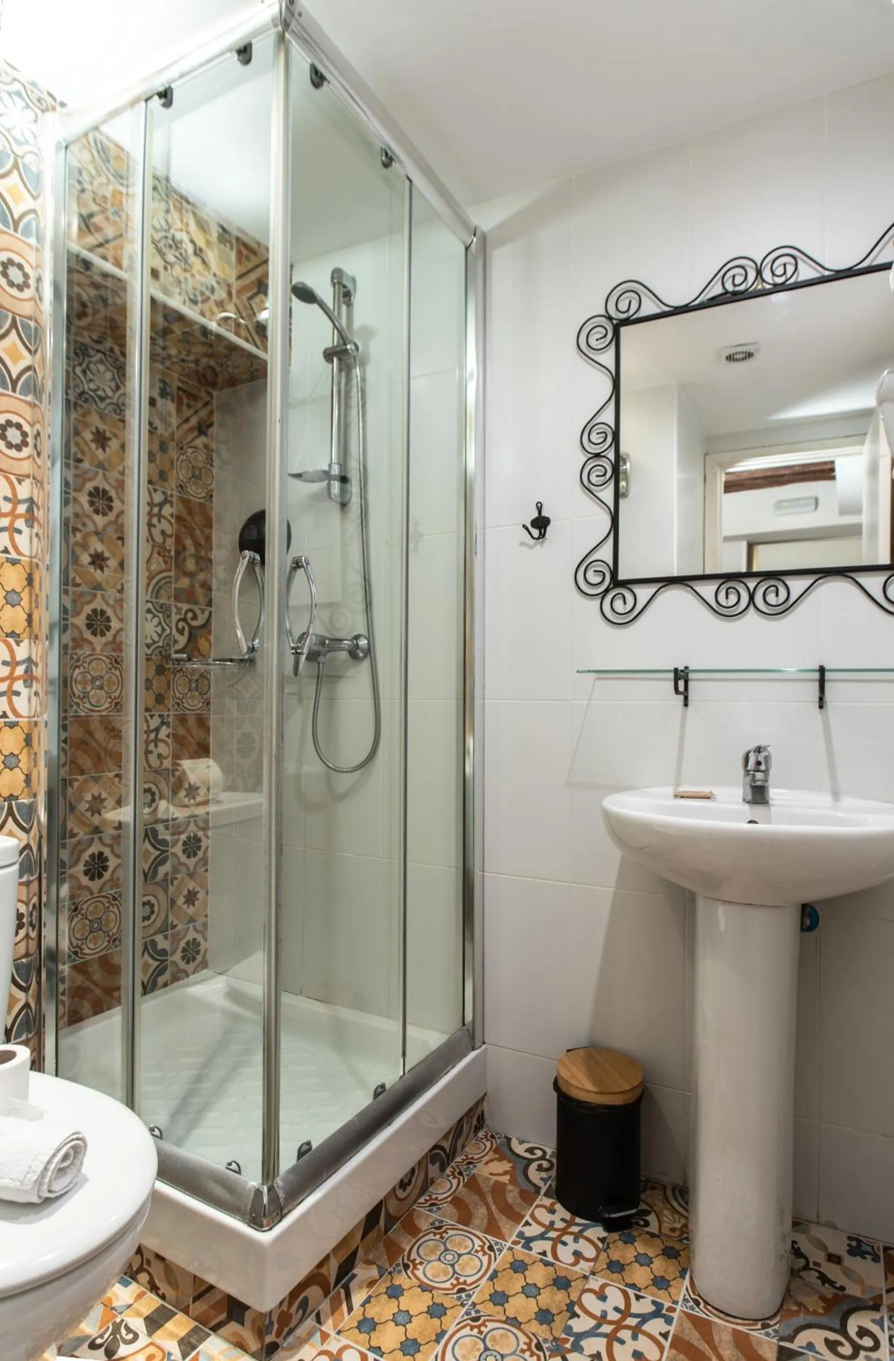 Shower in SUITES YOU Zinc