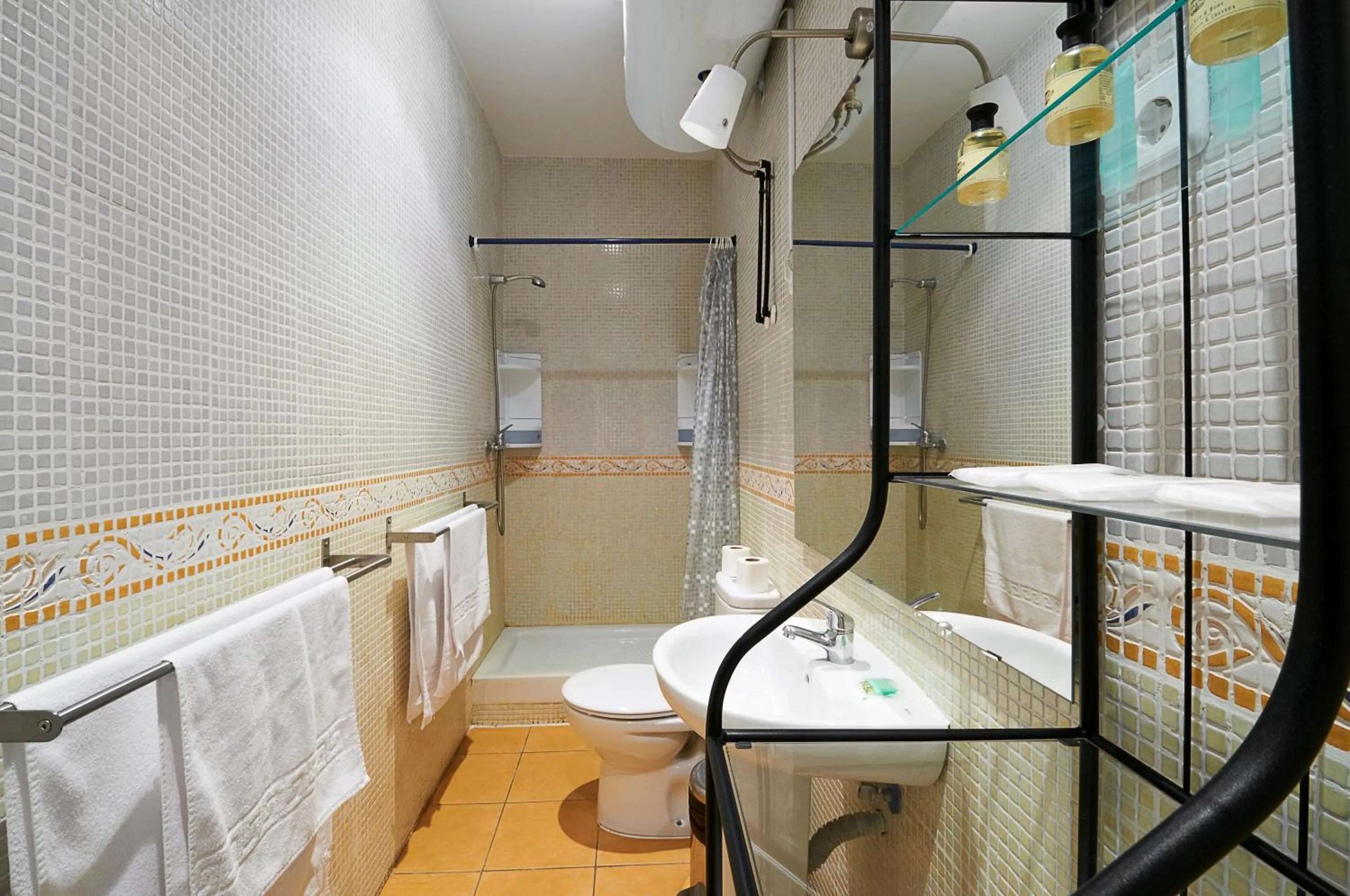 Toilet in SUITES YOU Zinc