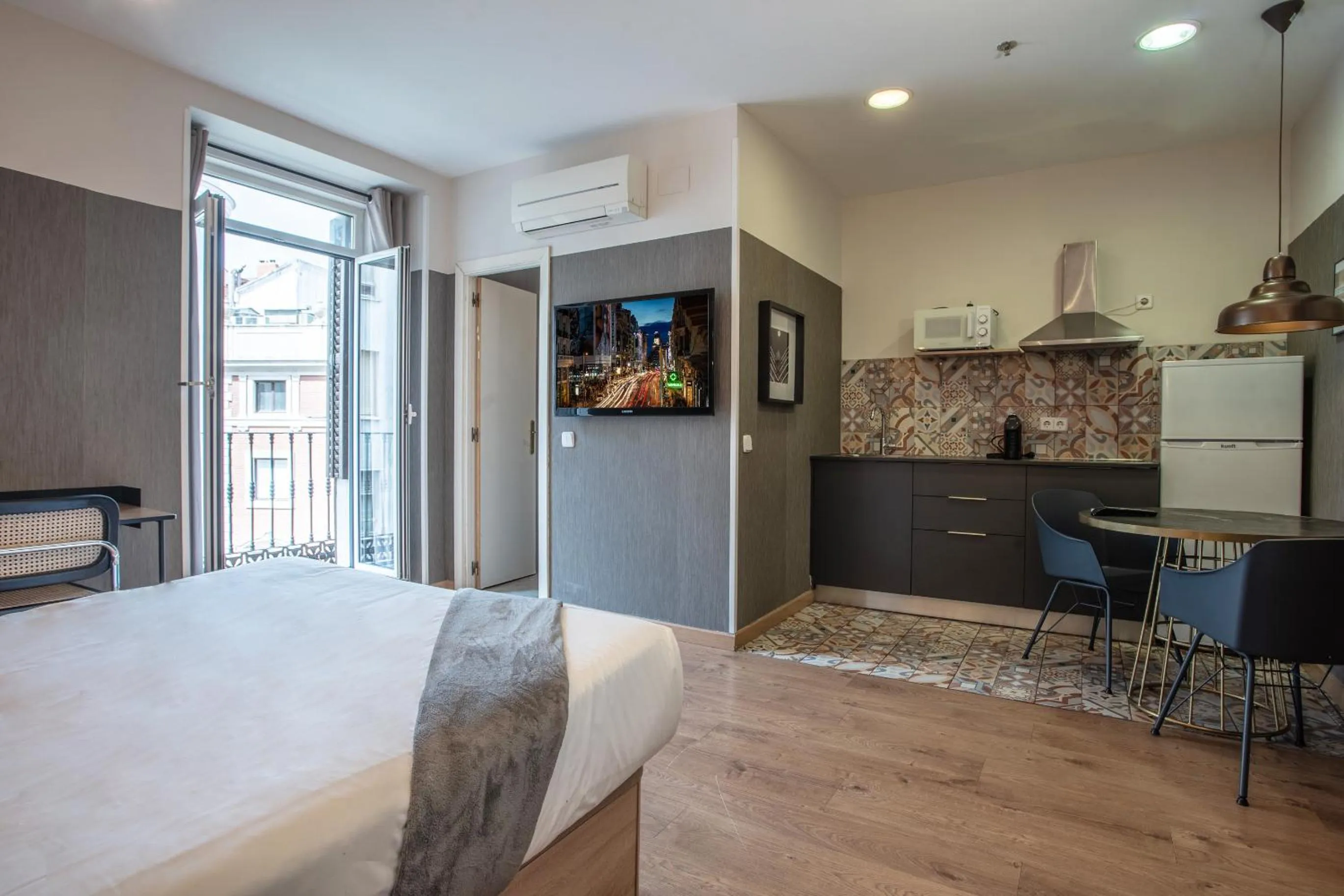 Balcony/Terrace, Bed in SUITES YOU Zinc