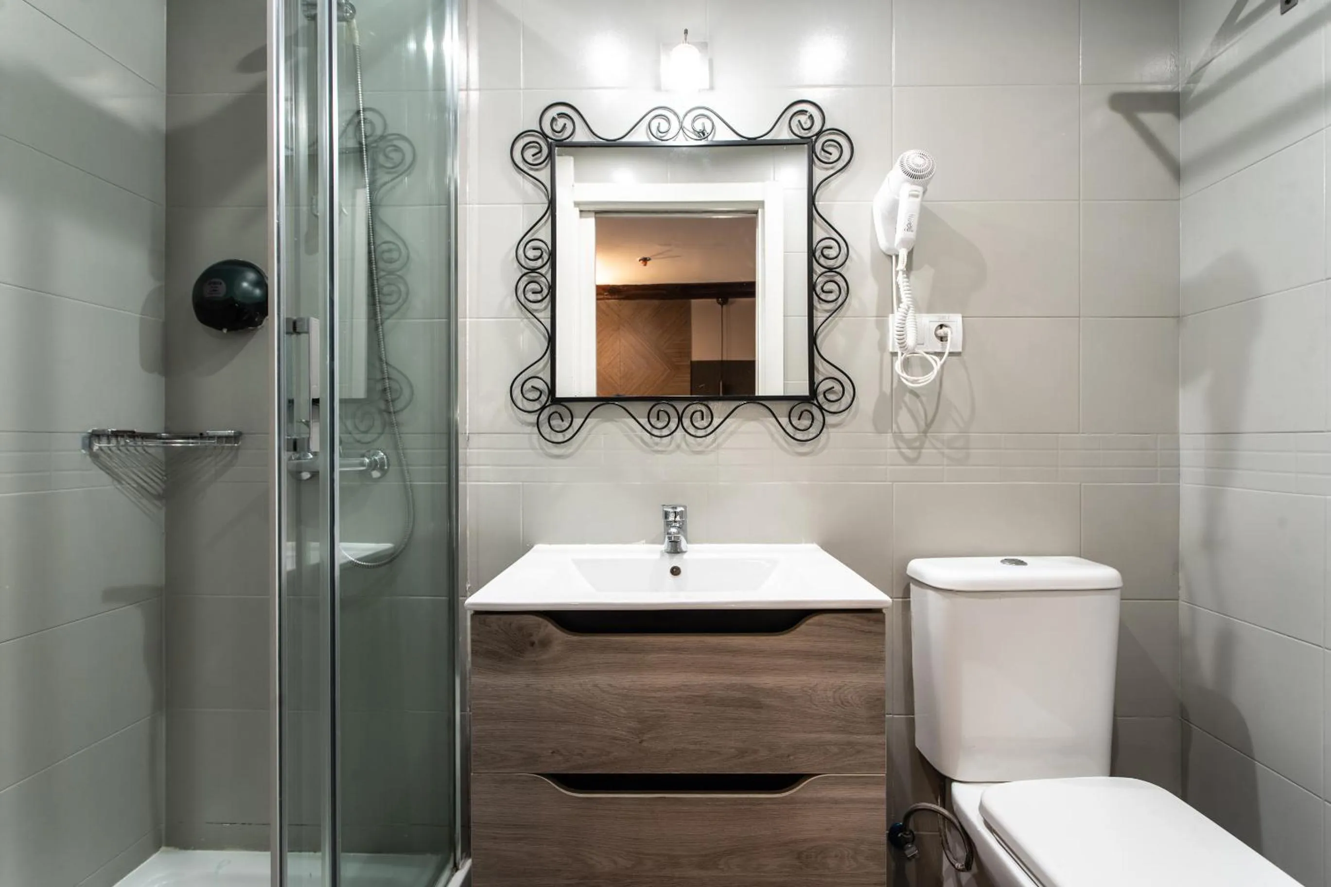 Shower in SUITES YOU Zinc